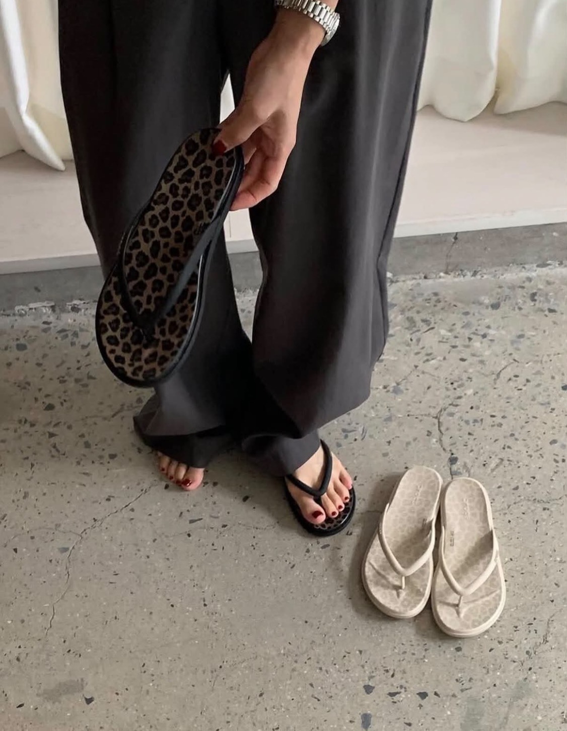 〈你要的時髦感🖤〉Crocs Miami ROUND ANIMAL FLIP 豹紋系列拖鞋 夾腳拖 人字拖 防水