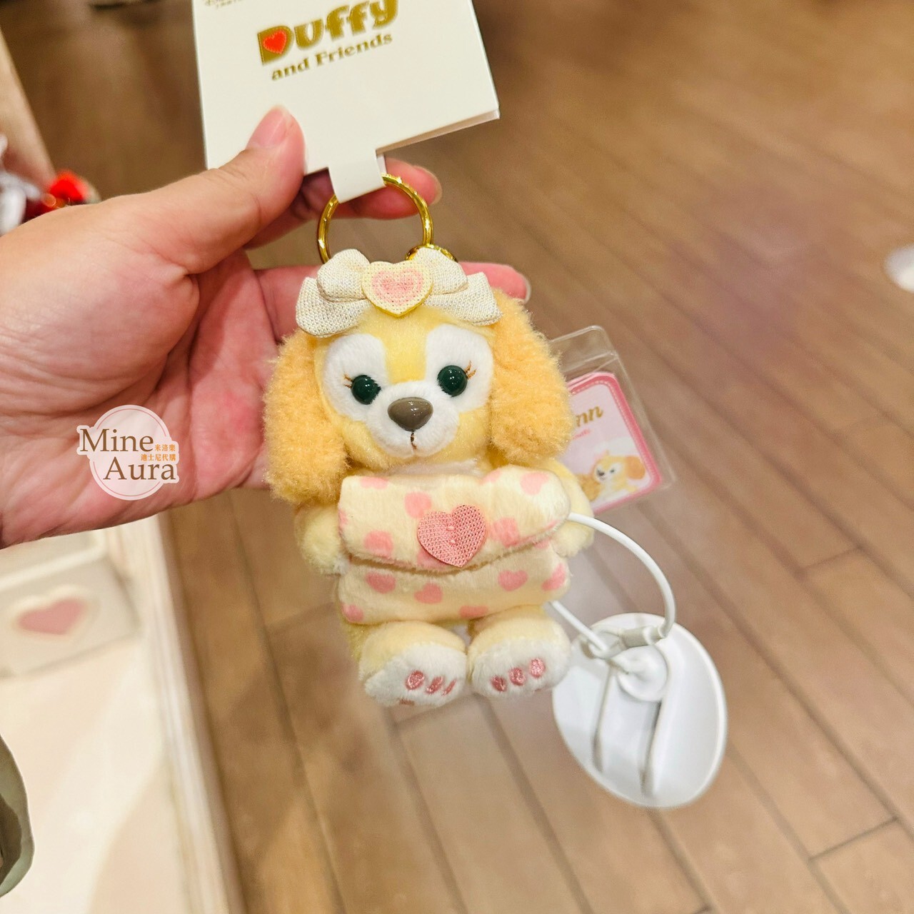 可琦安 餅乾 CookieAnn 抱信封 造型 絨毛 鑰匙圈 吊飾 -上海迪士尼樂園