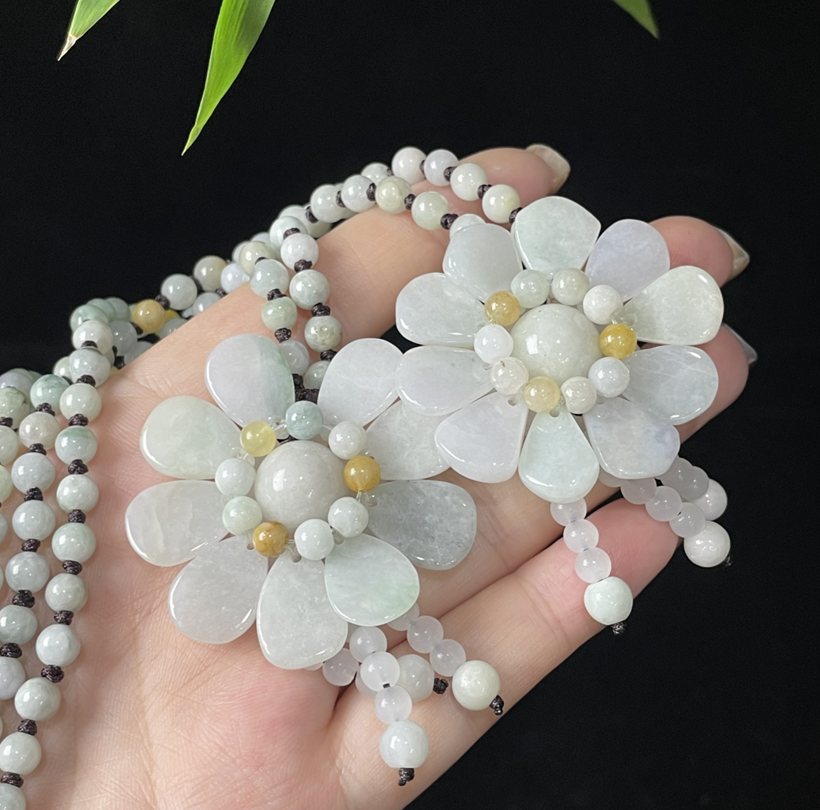 A8 - 翡翠花項鏈