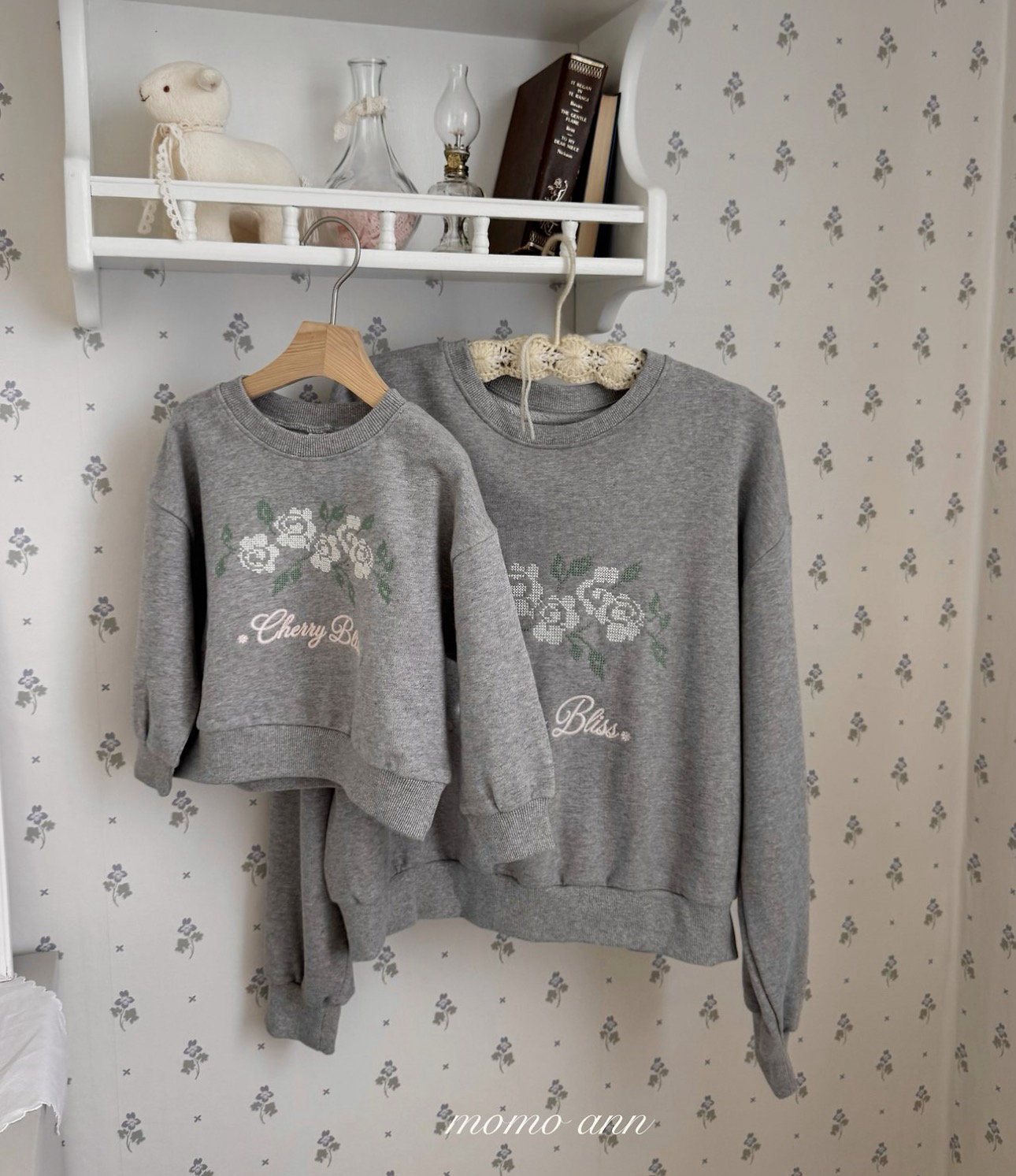 MOMO ANN Rose Sweatshirt（With Mom）