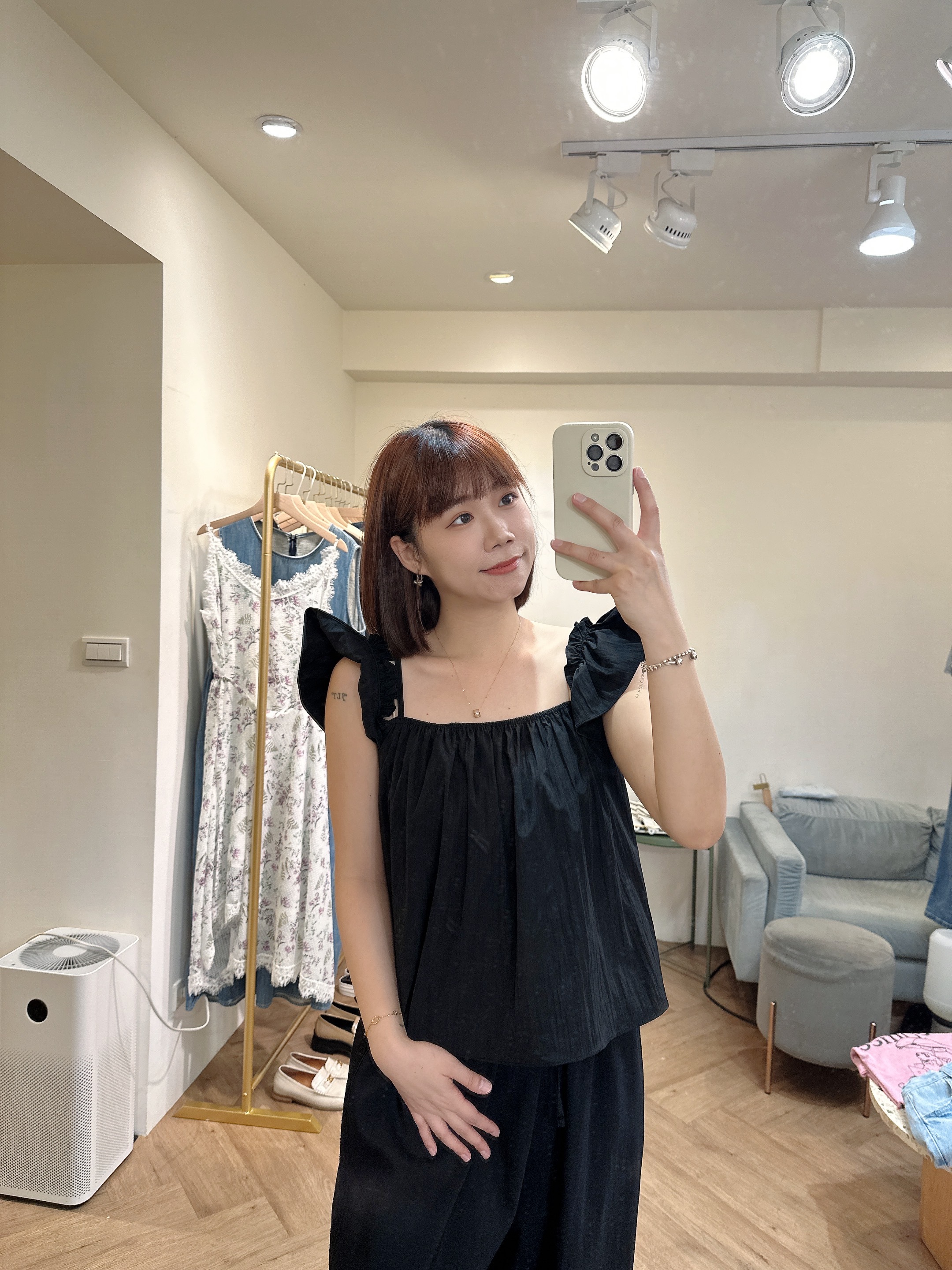 可調節肩帶上衣