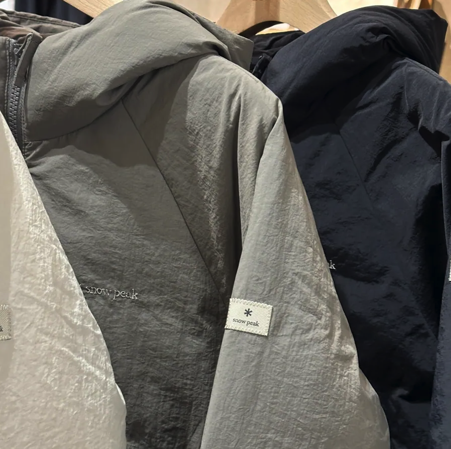 【零碼折扣】Snow Peak Land Women Hood Light Down Jacket 女款 手臂布標 防水 羽絨外套 S25WWGDJ51