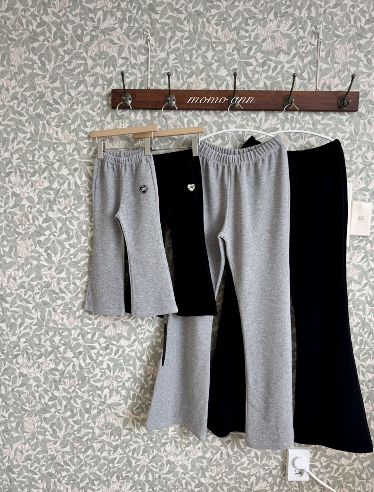 MOMO ANN Simple Bootcut Pants（With Mom）
