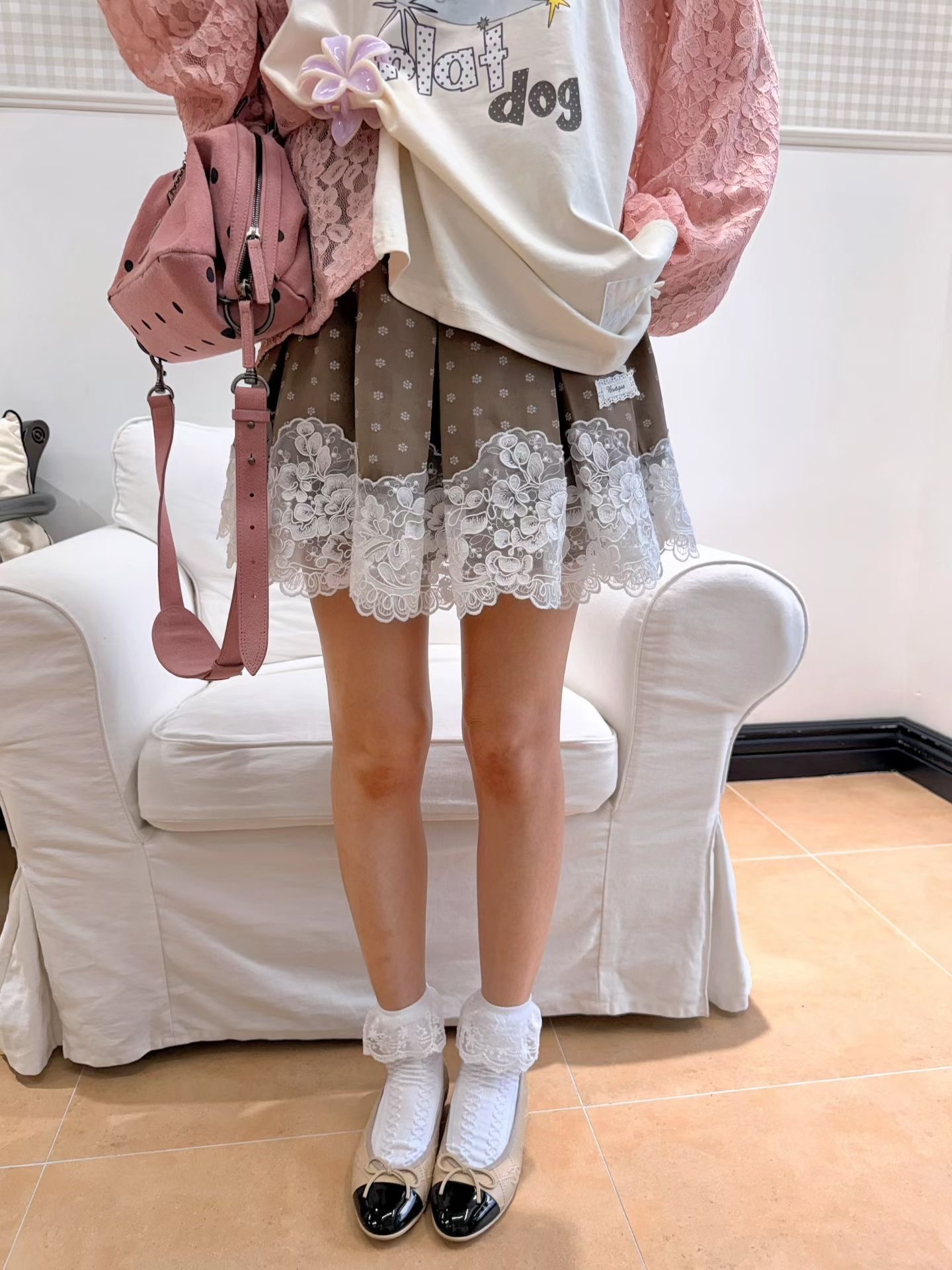 寬蕾絲花寬褶短裙