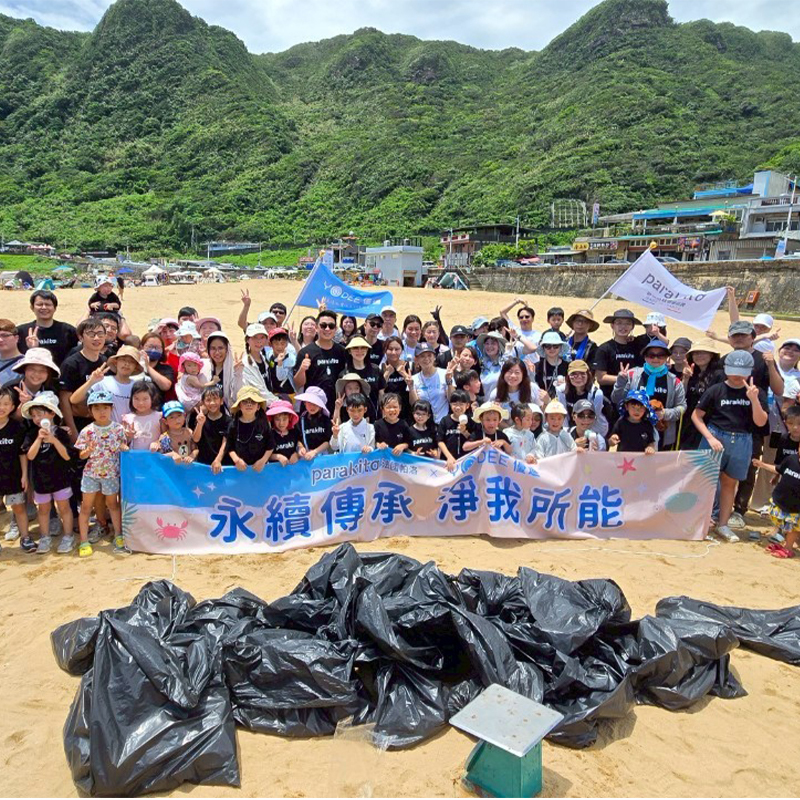 優迪百人淨灘公益活動現場合照