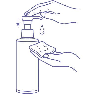 淨膚水使用步驟1：化妝棉取用