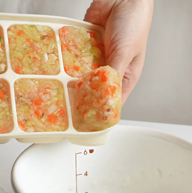 【Baby & I】Korea Silicone Baby Food Jelly Cube Storage (6 Cubes) [Cream]