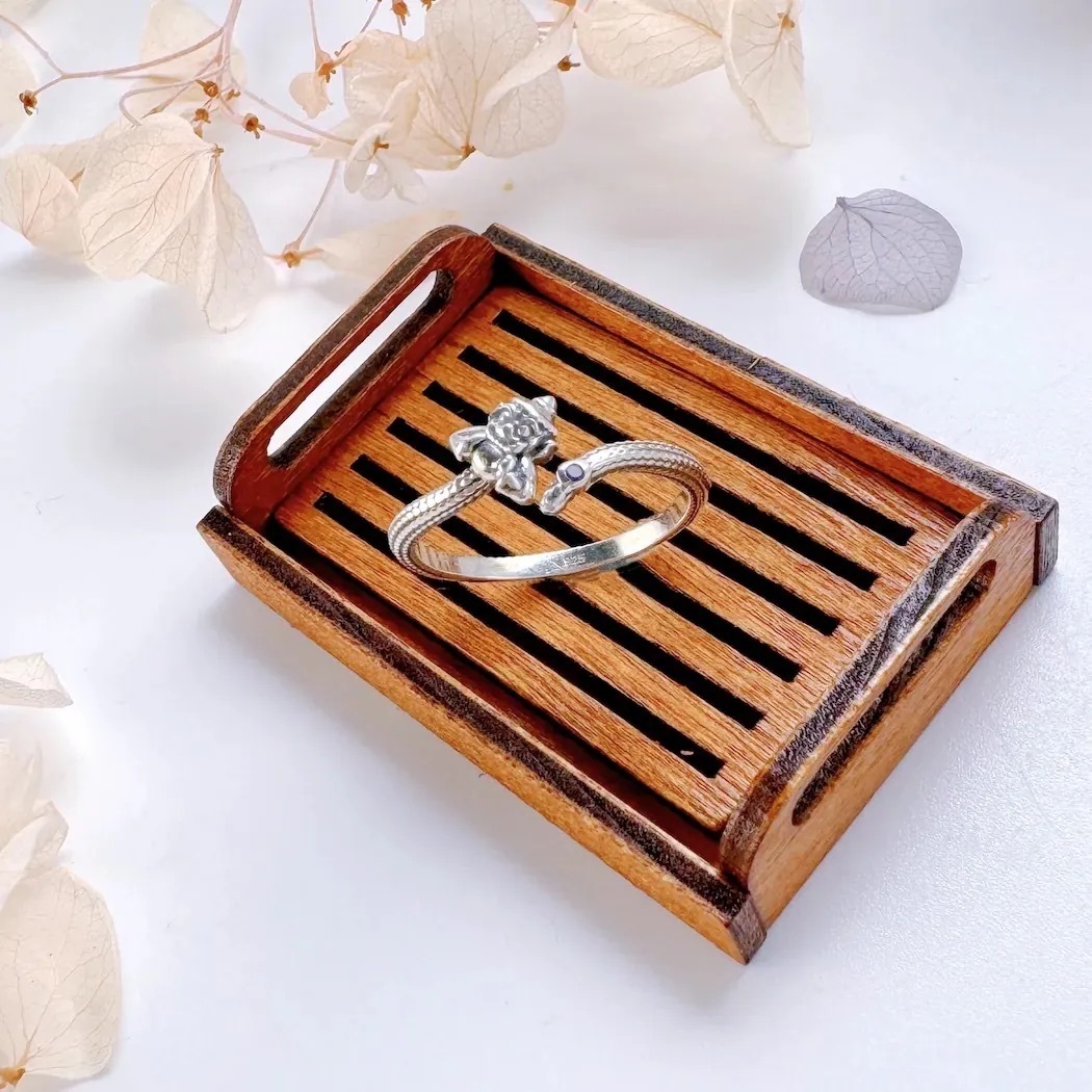 這是一件祝福飾品：經過泰國正統佛寺完成祝福加持儀式，帶回來給你戴上。