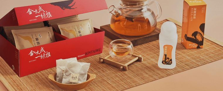 玻璃壺裡剛沖好的養生茶
