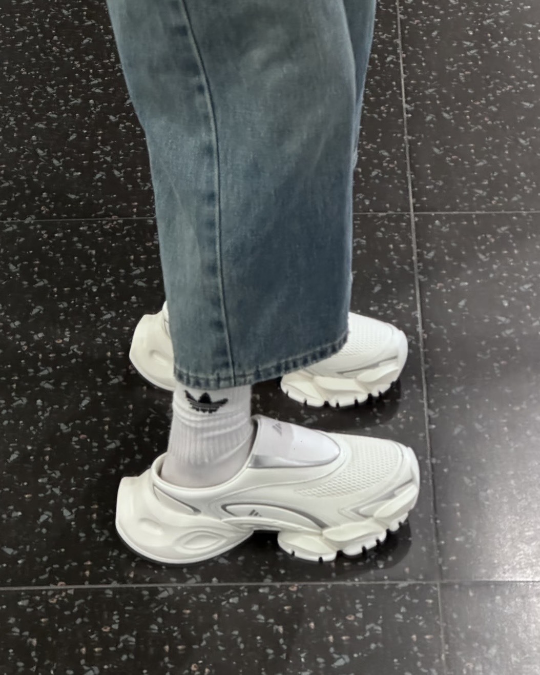 Adidas XLG Runner Mule 舒適 柔軟 包頭 拖鞋 穆勒鞋 米白