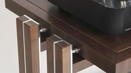 finite elemente wood covers on the aluminium side pillars