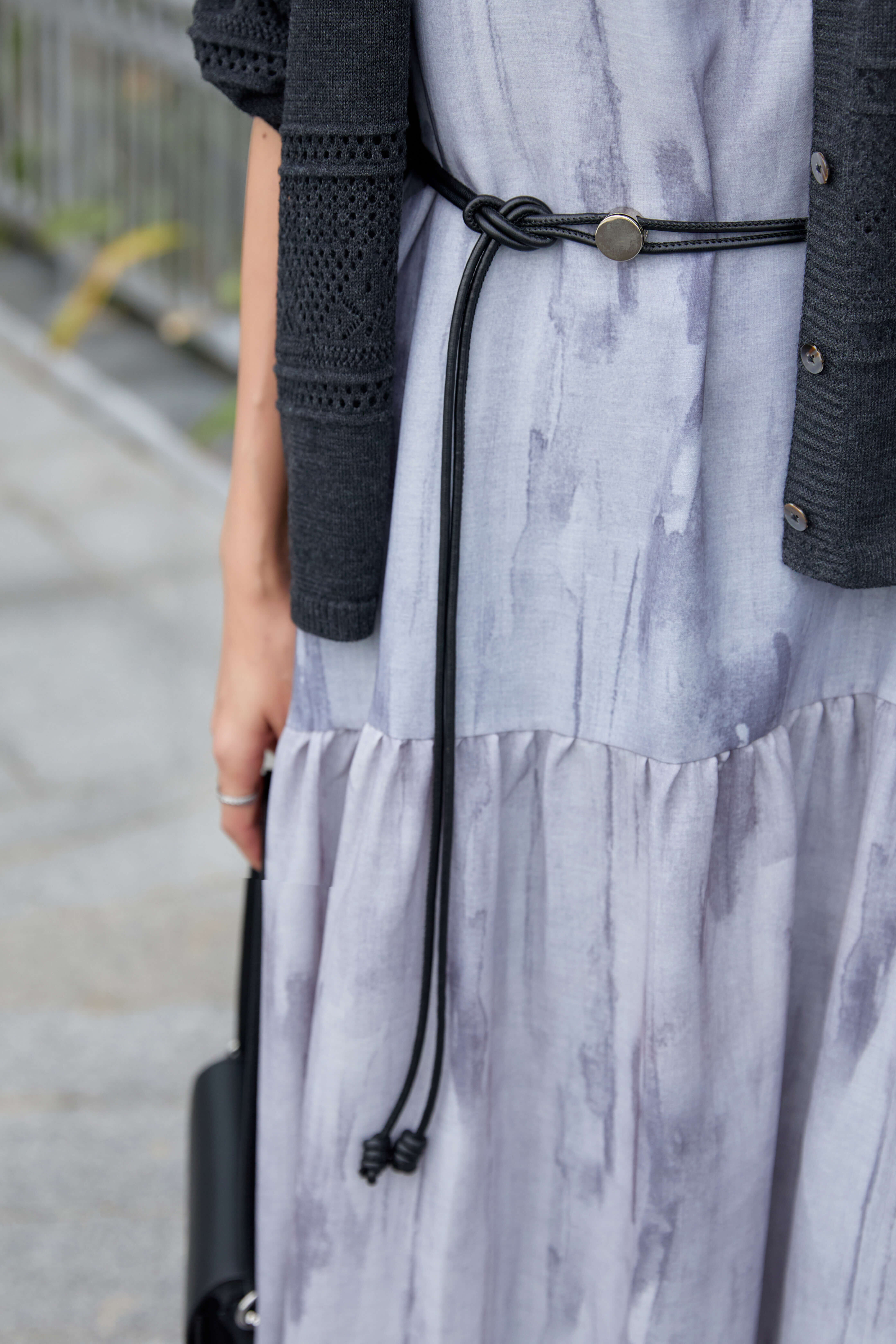 Graphic Print Loose-Fit Dress/ Silver Embellished Leather Belt_DS268L15
