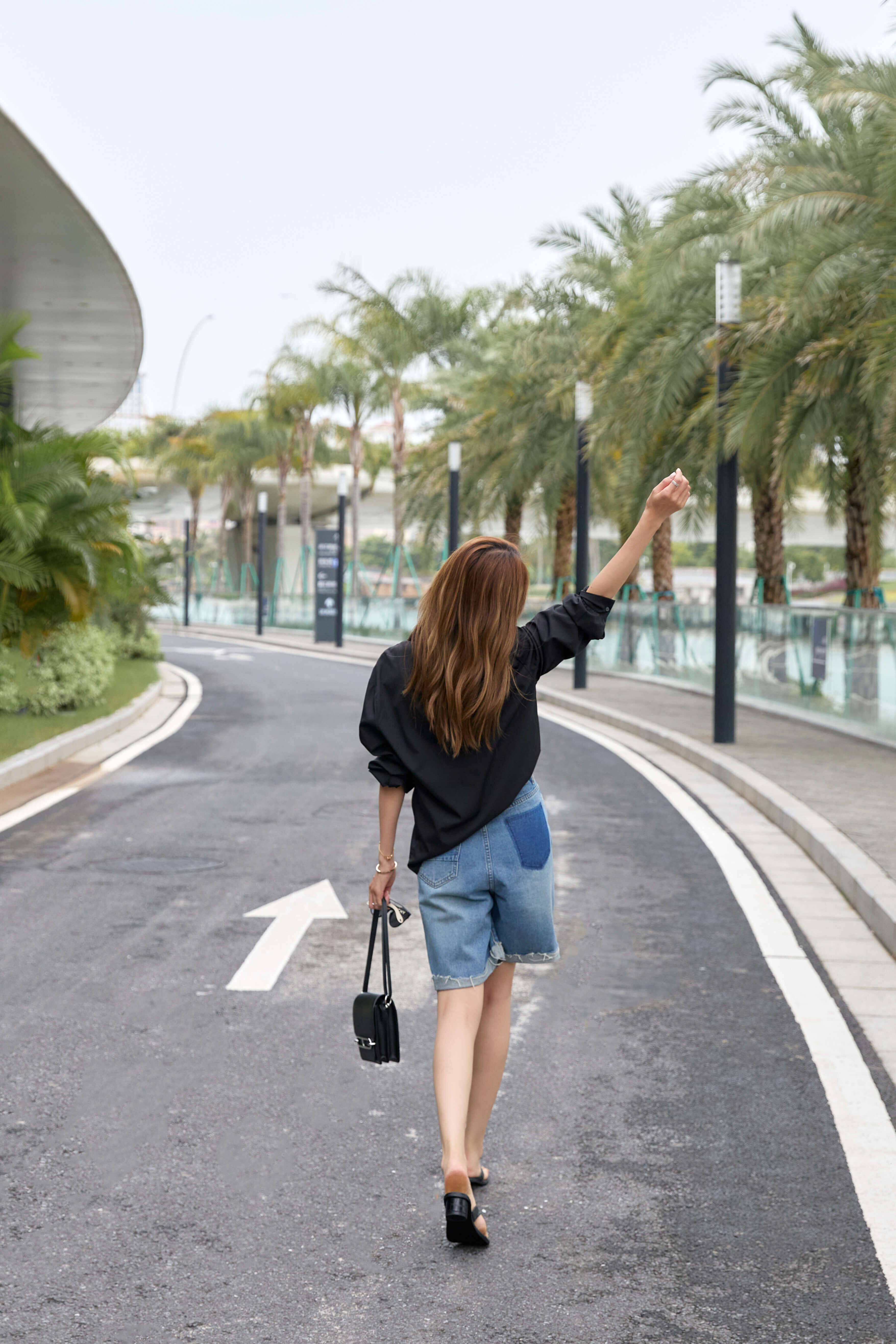 Contrast Back Pockets Frayed Denim Shorts_JE268L19