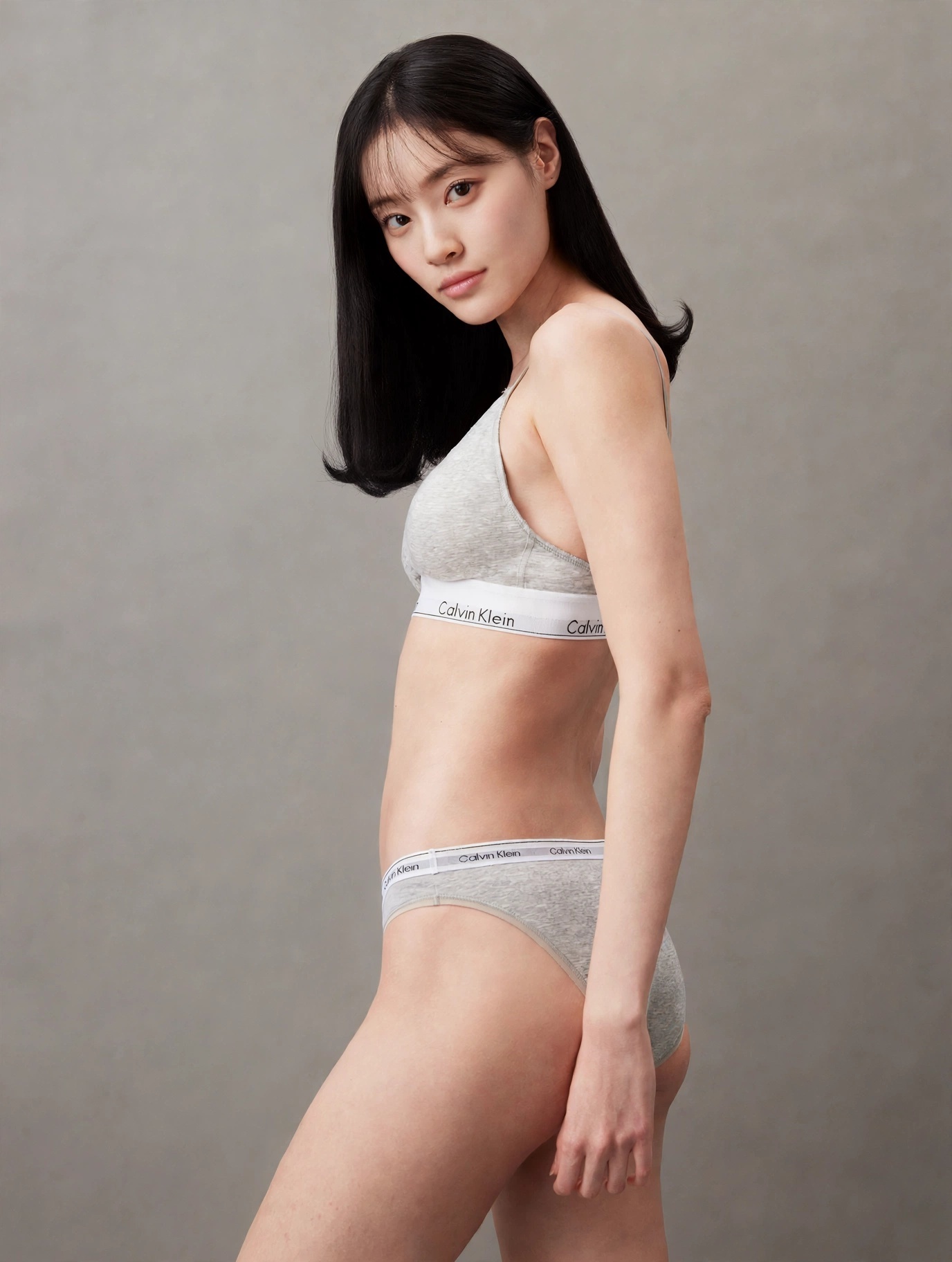 Calvin Klein Icon Logo 灰色細帶包臀內褲 (QD5044E-P7A)