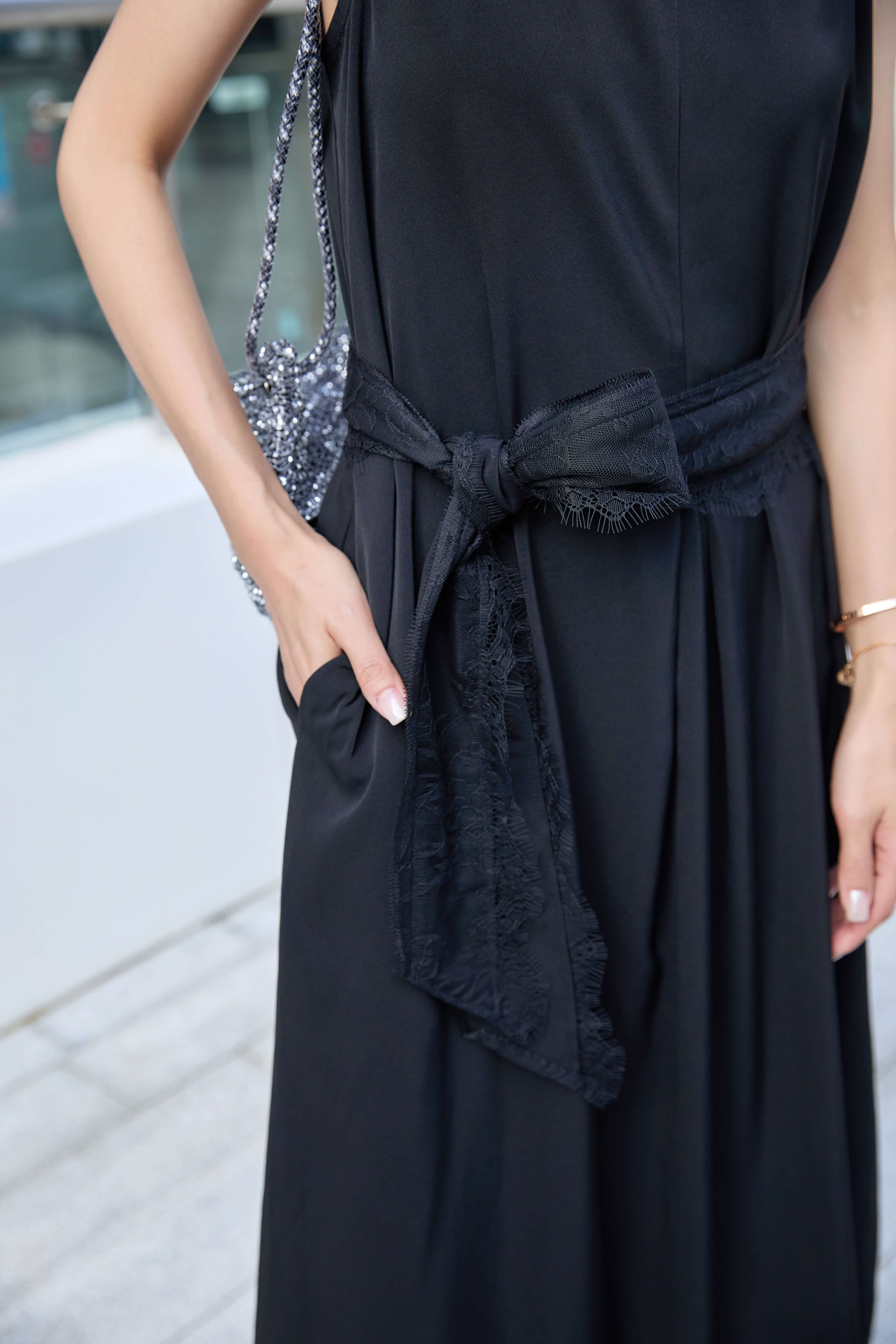 Lace Belted Silk Dress_DS268L20