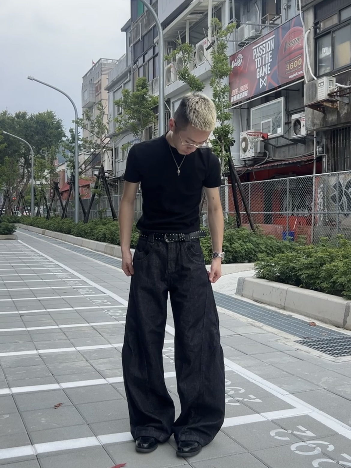 《S.V》基礎黑丹寧微彎刀褲