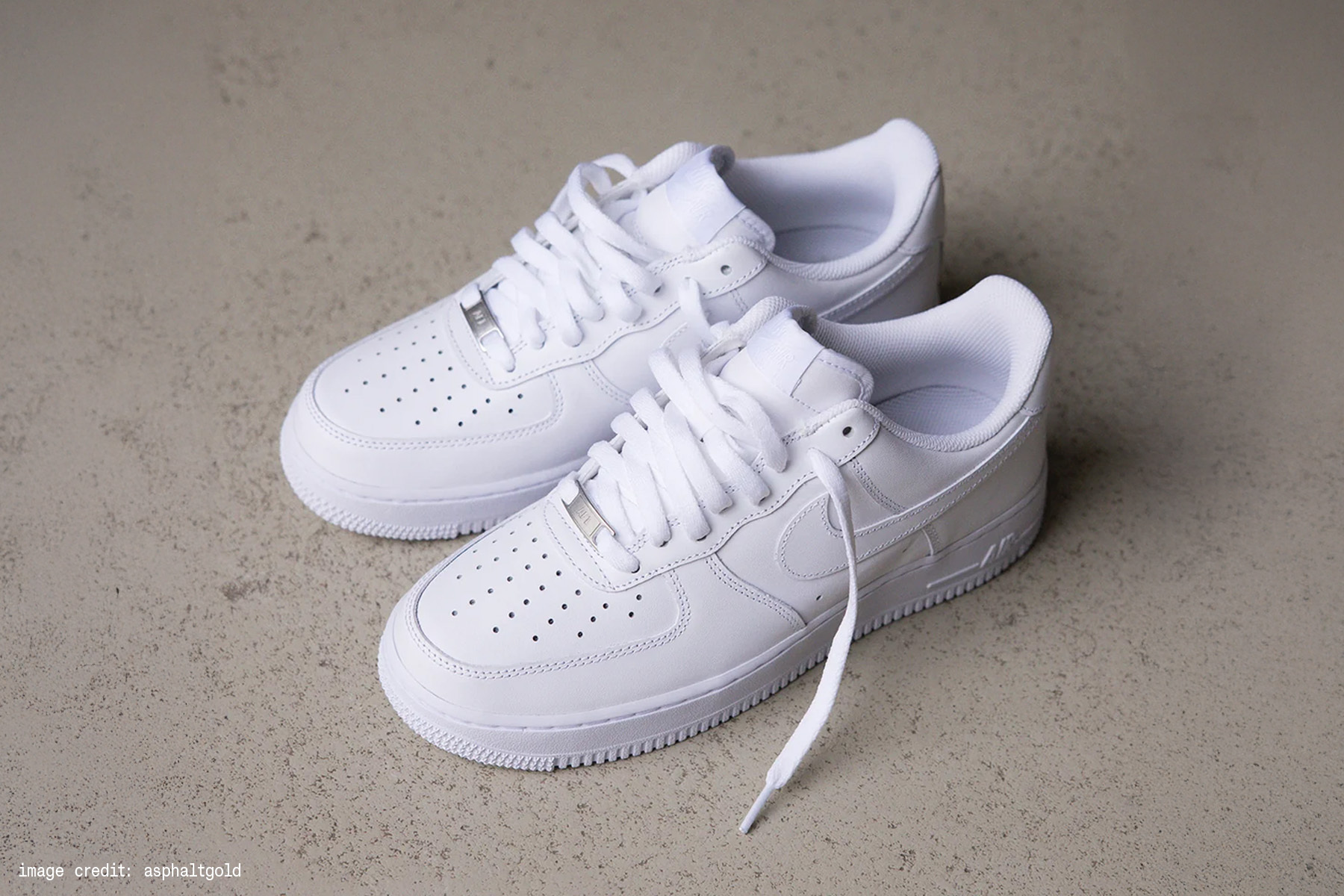 經典 Nike Air Force 1 '07 全白鞋款特寫與尺寸版型