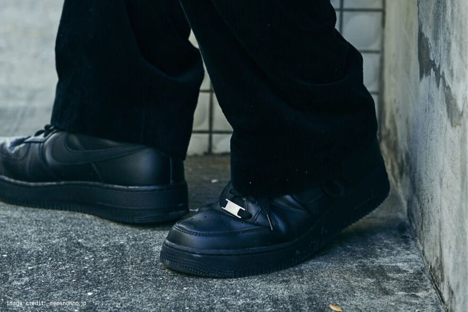 全黑 Nike Air Force 1 實穿細節與黑色皮革保養