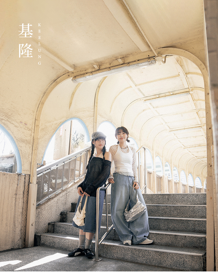 Sheer sequined wide-neck side-slit knit top, available in two colors.【01013534】in stock+pre-order