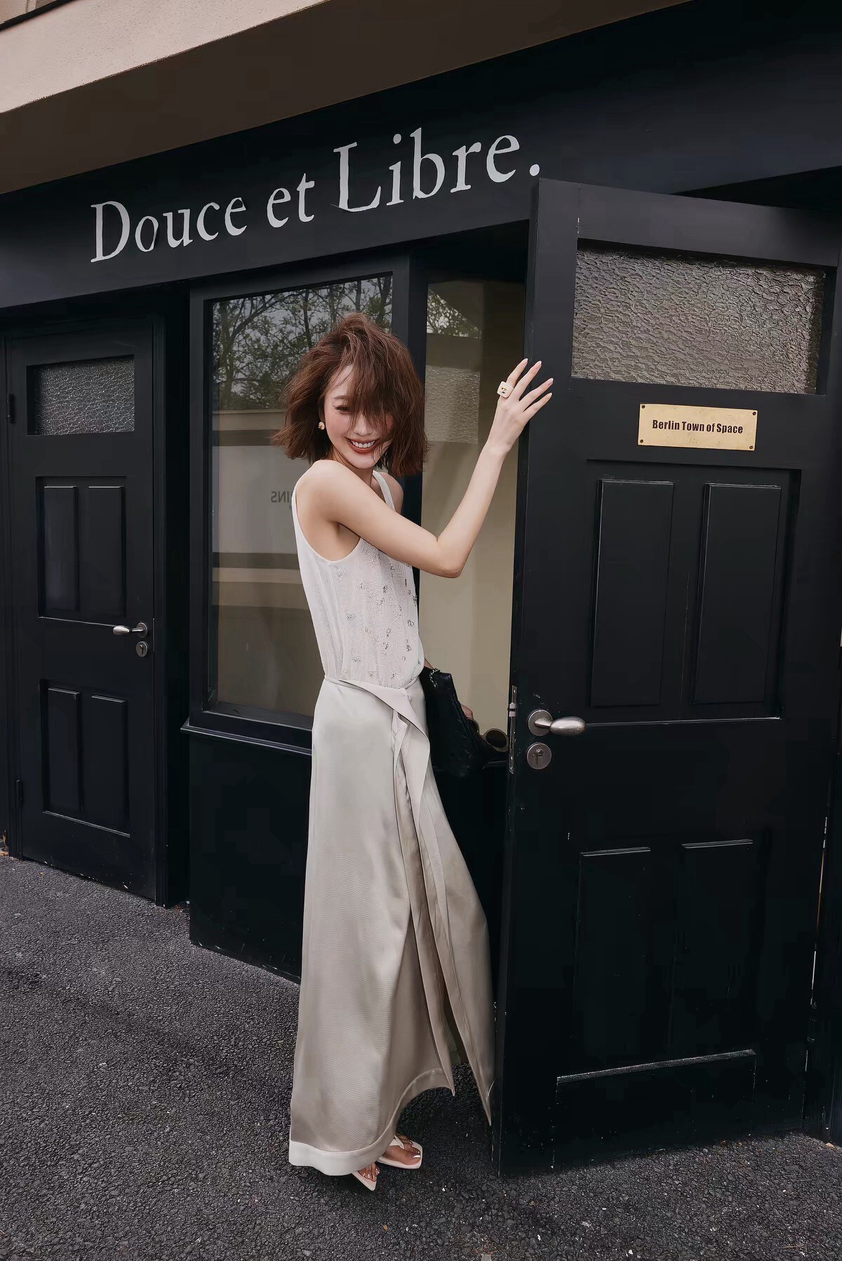 奶油杏光澤感抓褶開衩造型傘擺長裙-XS-L (Elegant & Love)