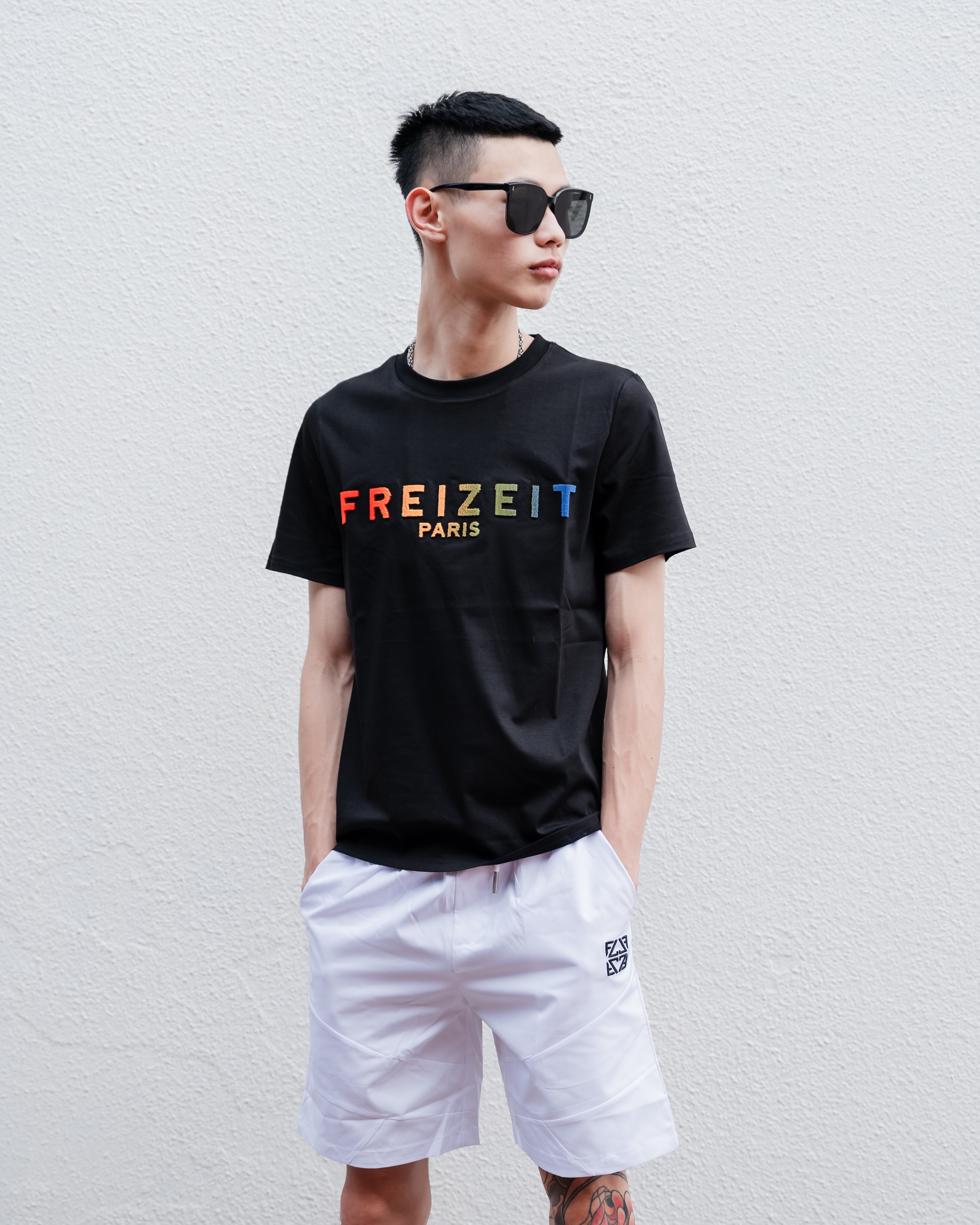 【Freizeit費瑞特】霓虹LOGO｜短袖(黑)