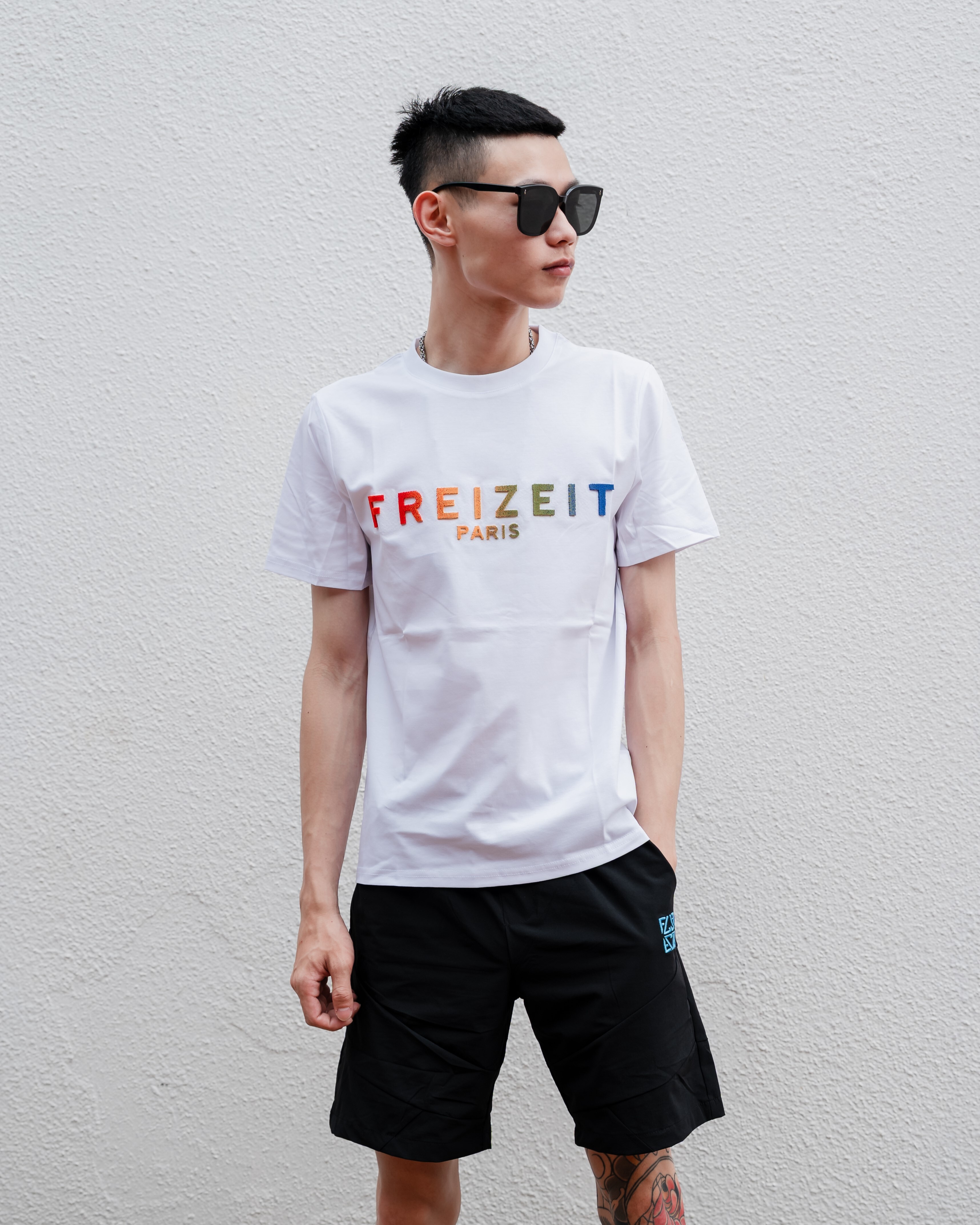 【Freizeit費瑞特】霓虹LOGO｜短袖(白)