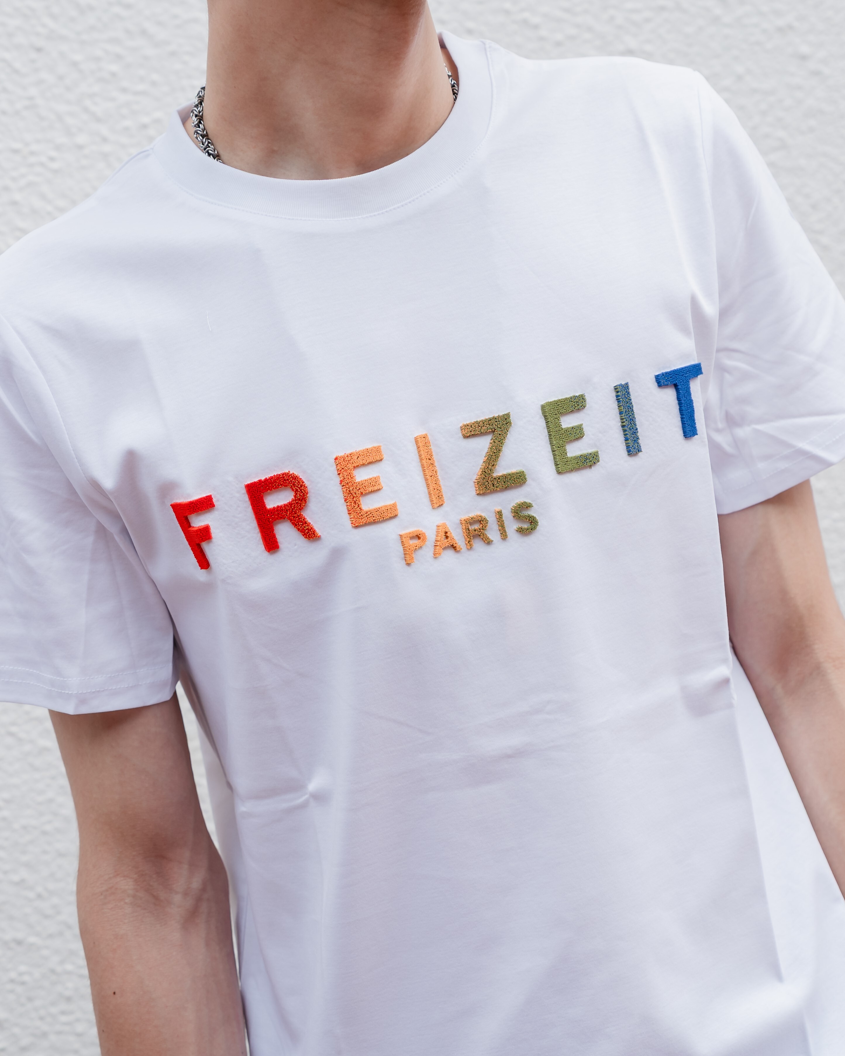 【Freizeit費瑞特】霓虹LOGO｜短袖(白)