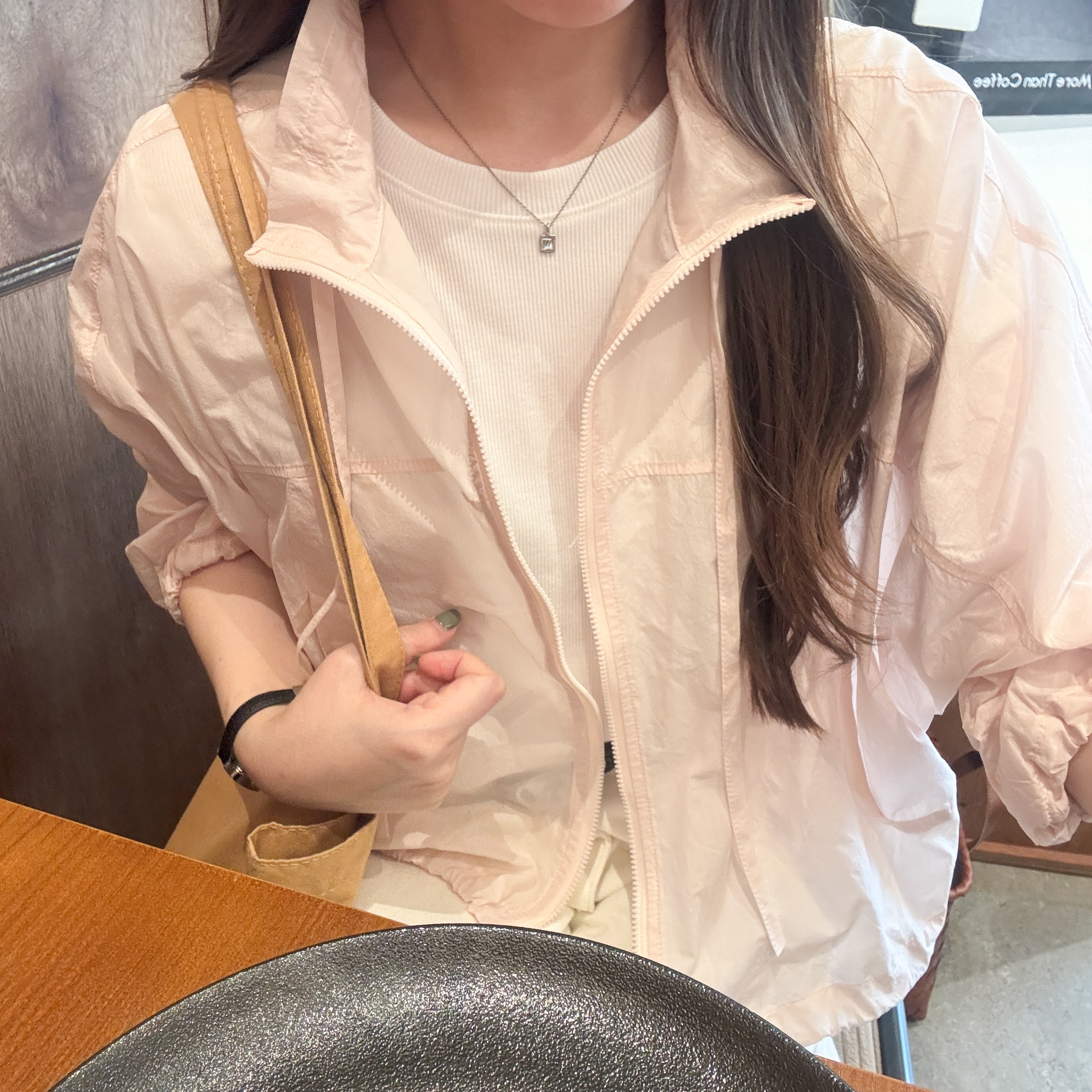 粉紅薄風褸外套