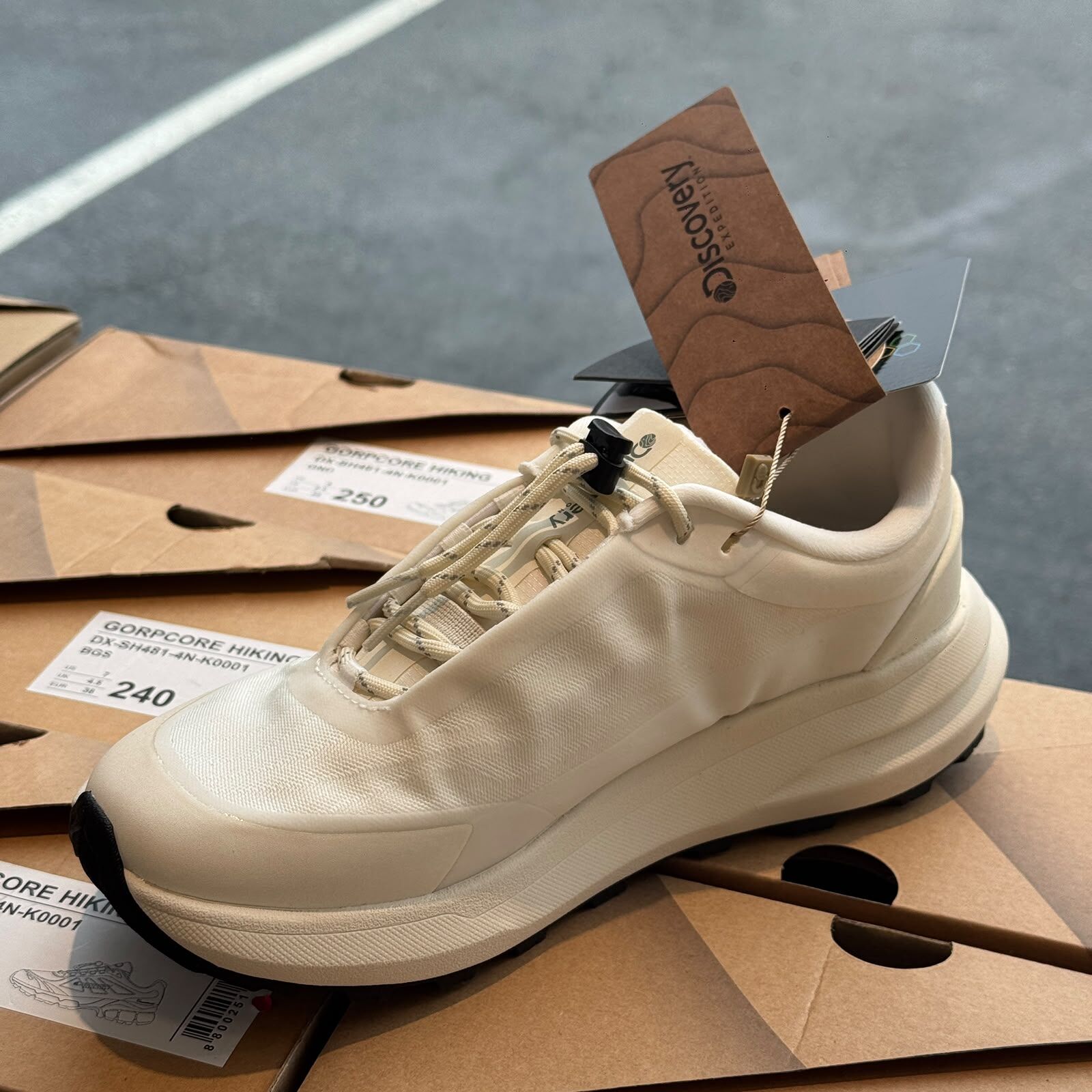 B) Discovery Expedition 黃金大底 Granada Trail Vibram 超輕量緩震 健行鞋 登山鞋｜DXSH4205-WHS