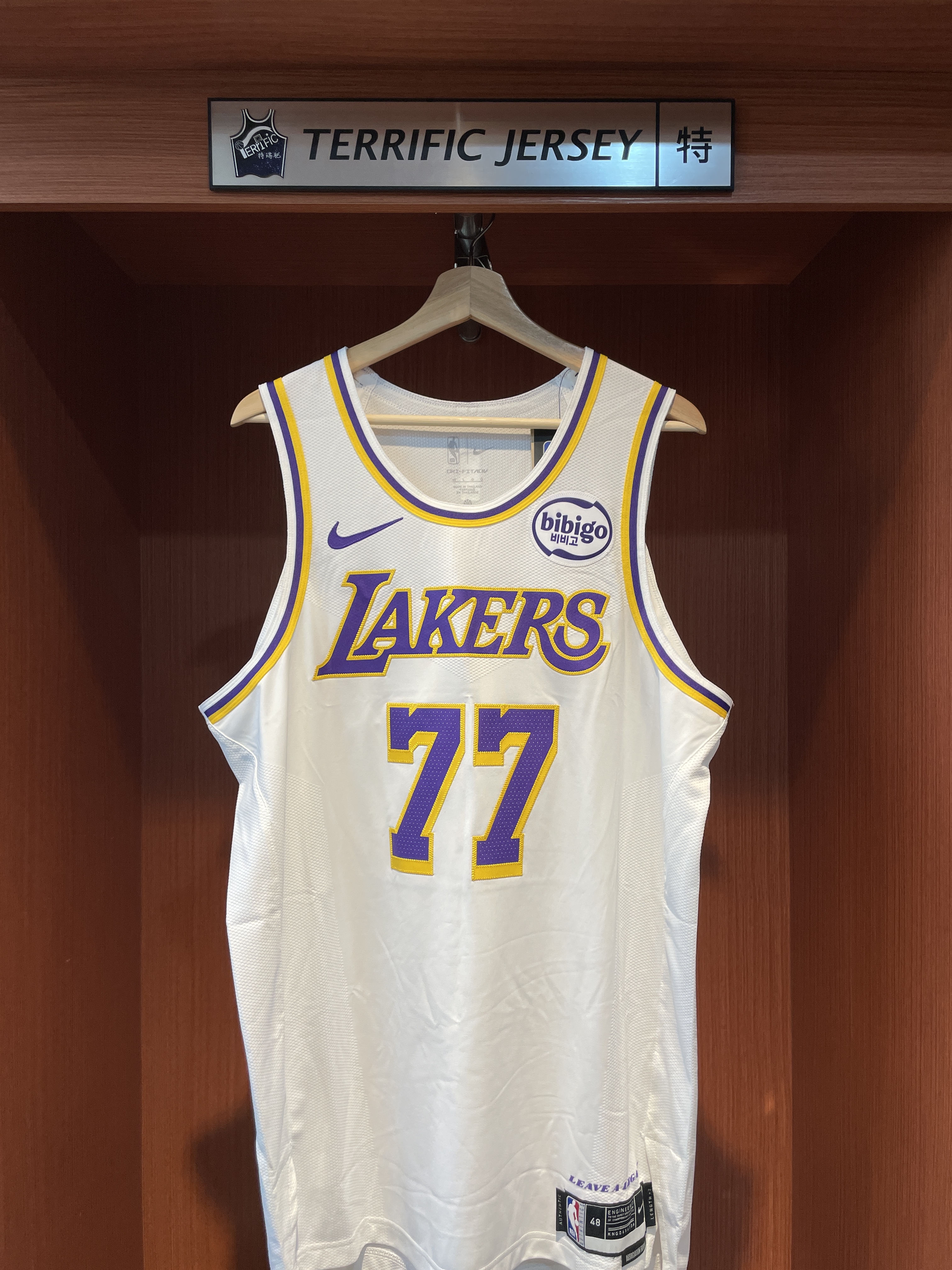NBA球衣 Luka Doncic 洛杉磯湖人白 Association Nike Authentic 球員版 電繡 含贊助商標 全新