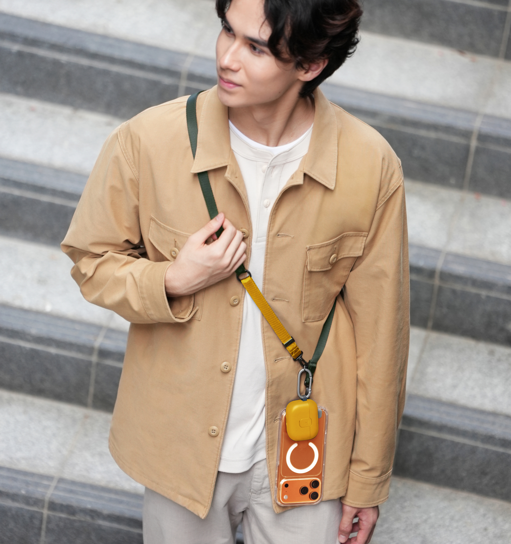 UNIQ Vista Flex 2-in-1 Lanyard and Hand Strap