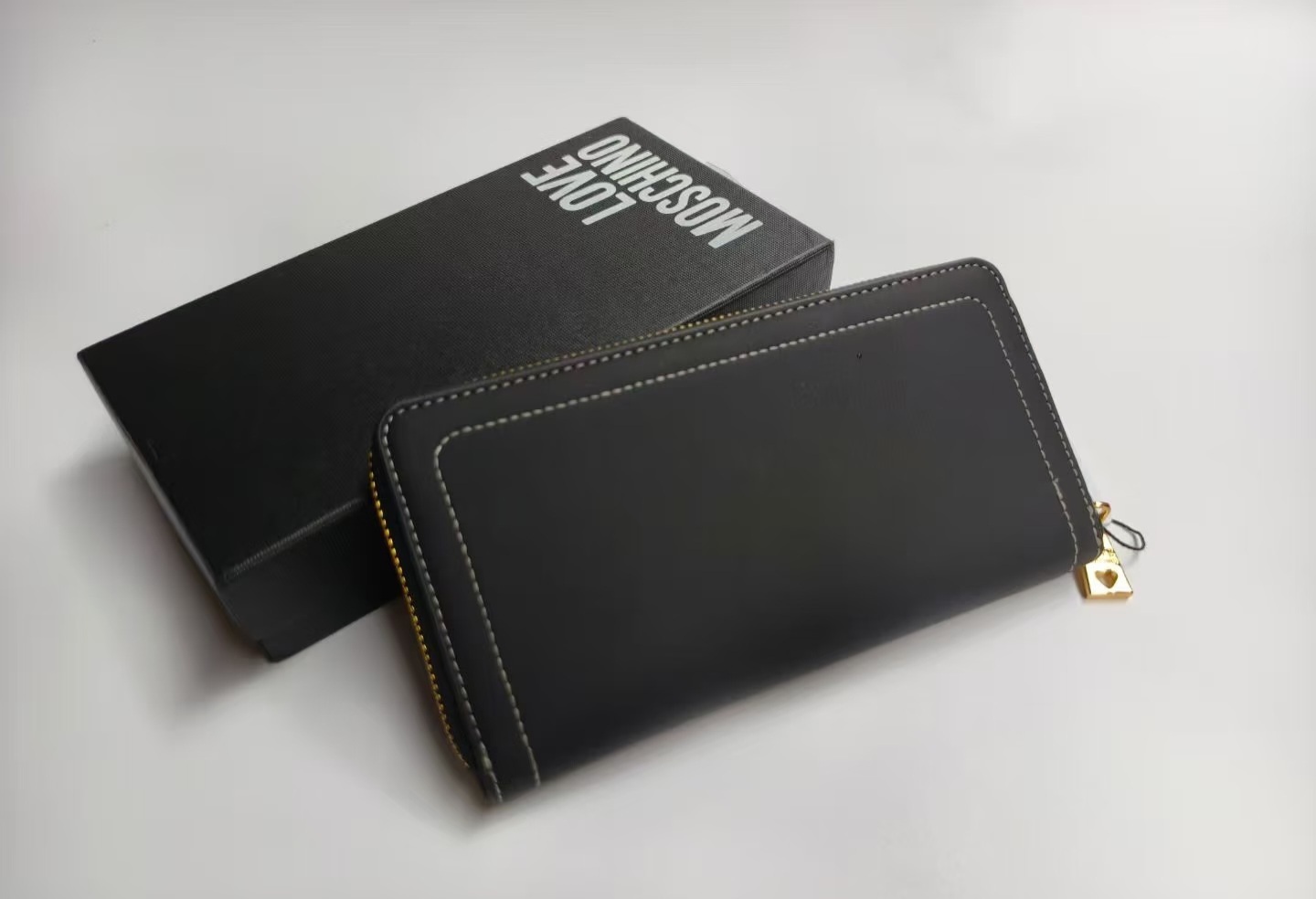 Love Moschino 黑色併金扣長銀包