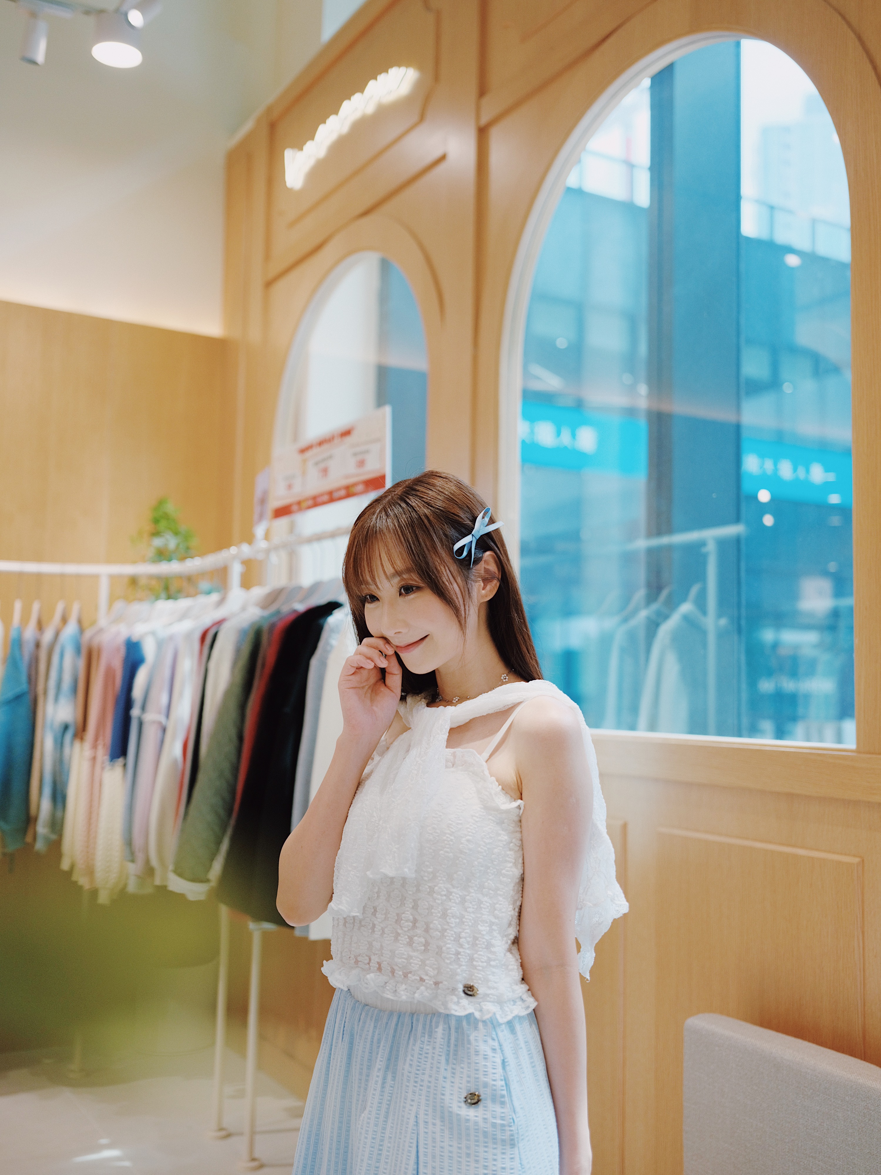 白色 / 2WAY空氣感花樣小背心 [附胸墊] / 2-Way Floral Textured Padded Cami Top