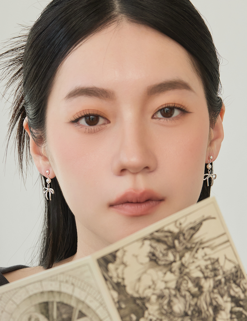 【925純銀】珍珠絲帶蝴蝶結。針式耳環