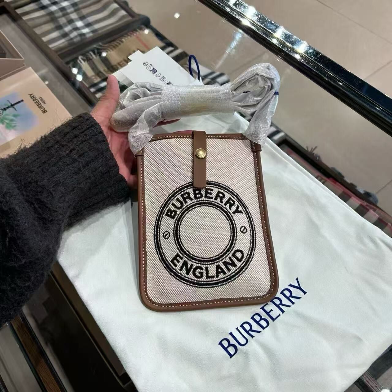 【預購】Burberry S0818100 大圓標斜挎包