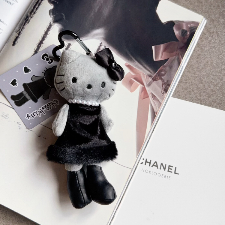 日本 SANRIO Hello Kitty Black Angel系列長腳掛飾 貴婦 灰