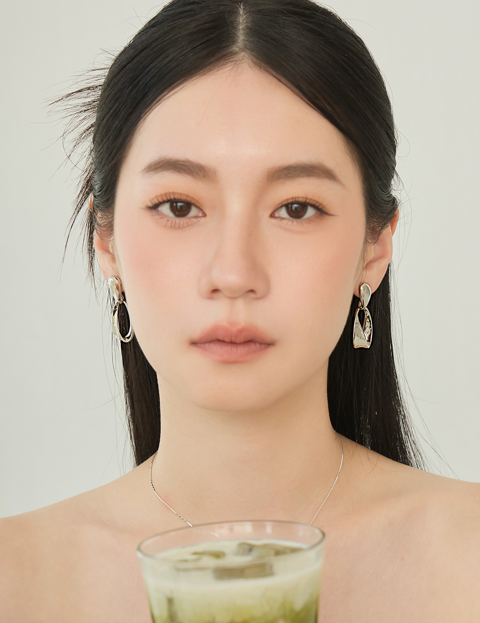 簡約銀色水滴。針式耳環