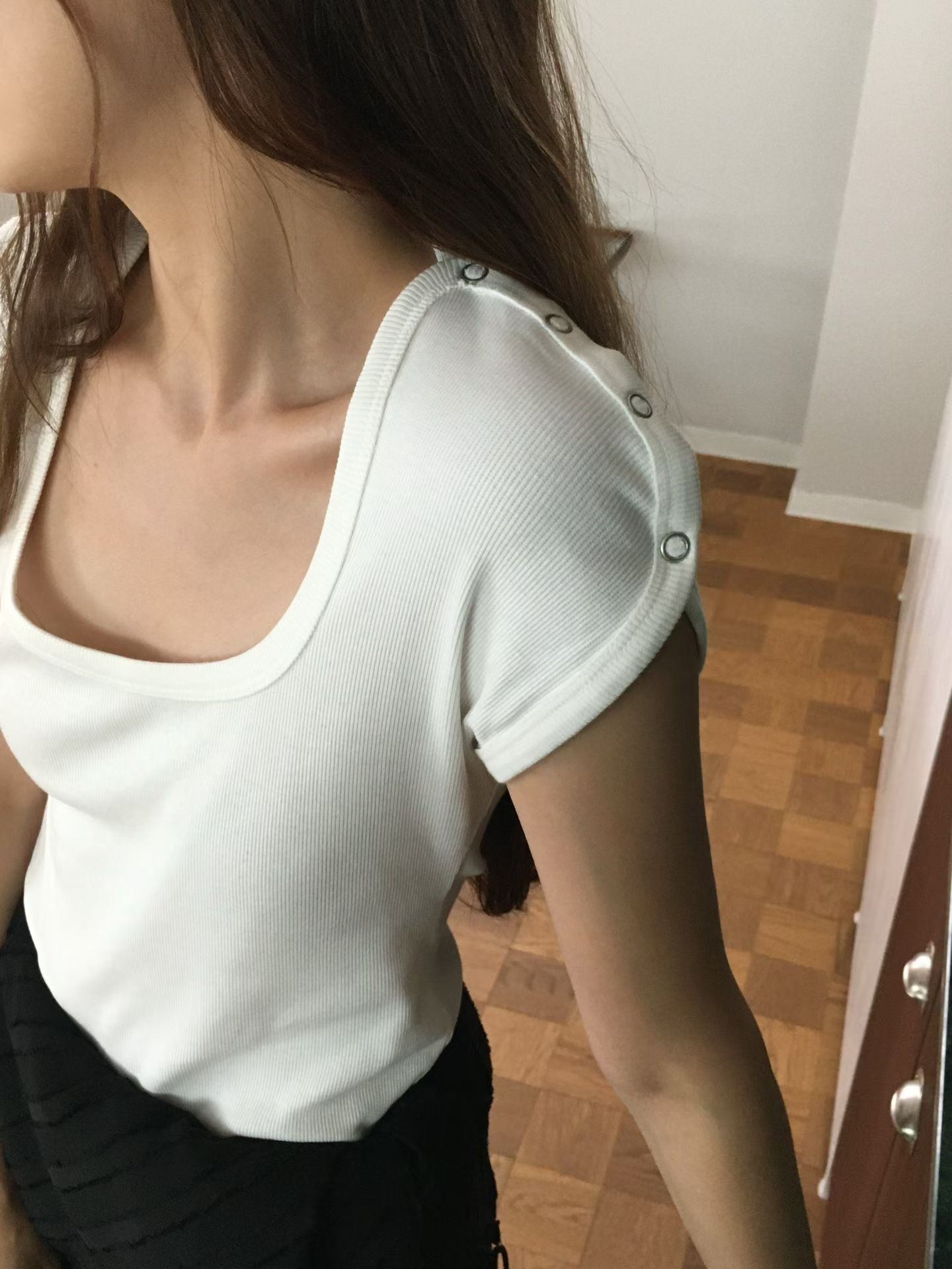 VE26109 Deep U-neck Tee
