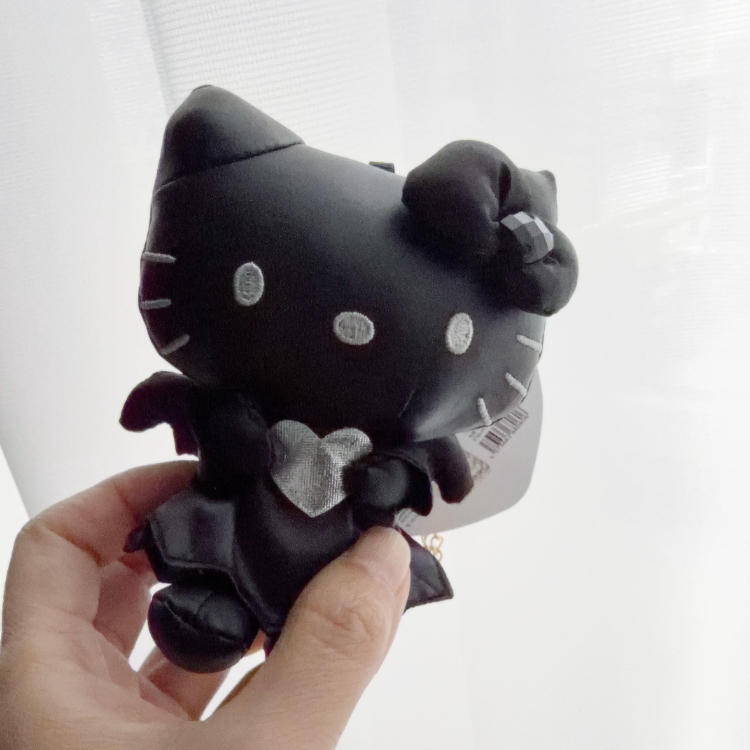 日本 SANRIO Hello Kitty Black Angel系列 小天使抱愛心 皮革 黑