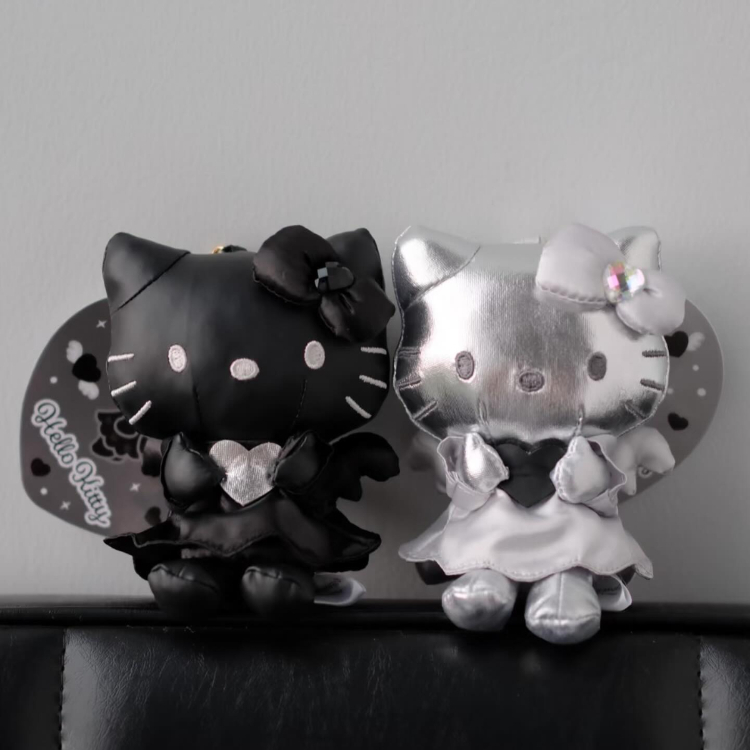 日本 SANRIO Hello Kitty Black Angel系列 小天使抱愛心 皮革 黑