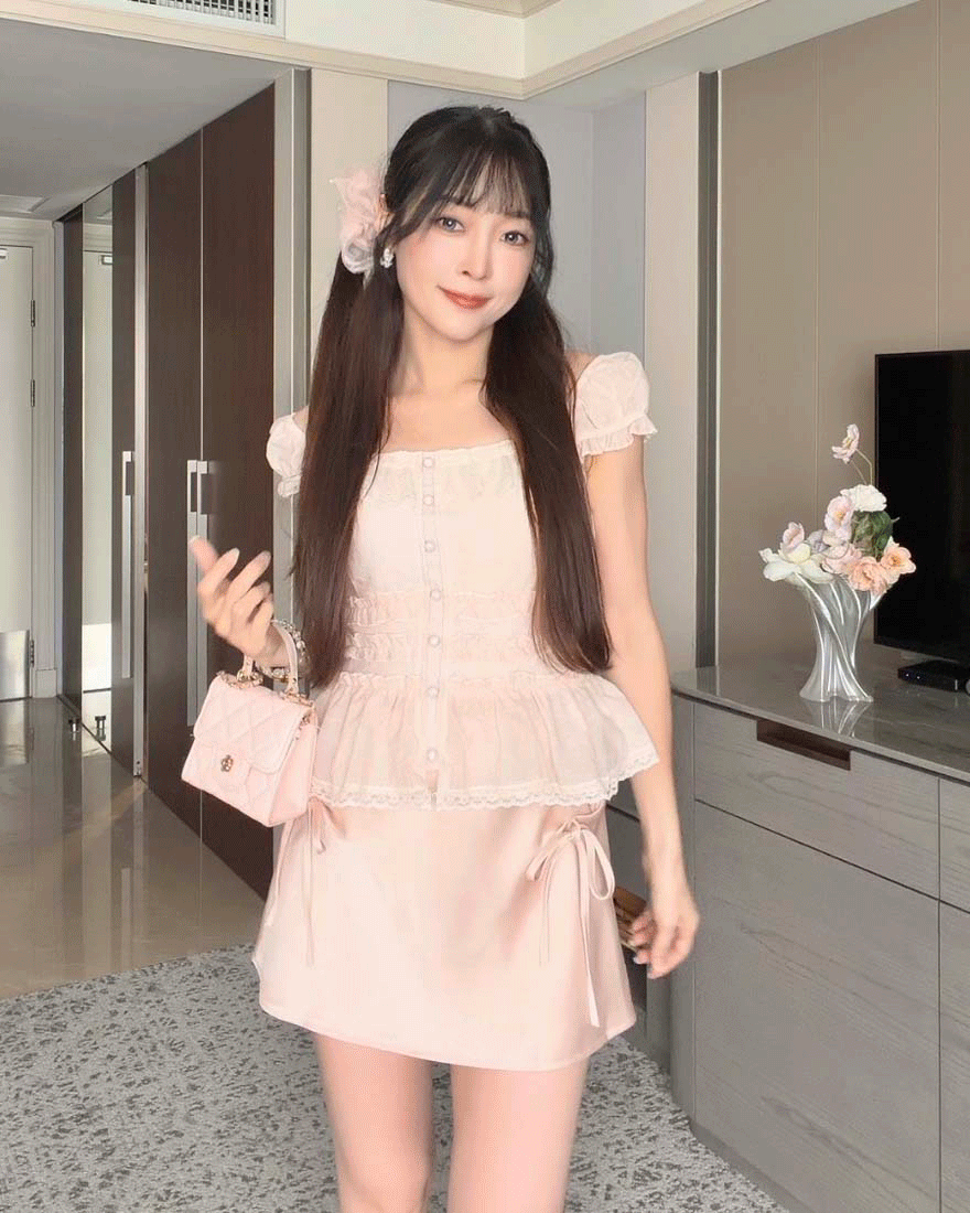 LINA LINA柔美甜情蕾絲荷葉壓褶排釦上衣-玫瑰粉