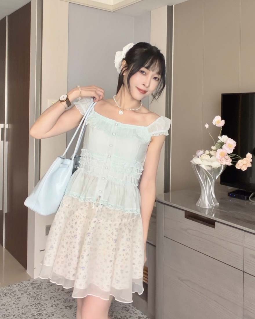 LINA LINA柔美甜情蕾絲荷葉壓褶排釦上衣-薄荷綠