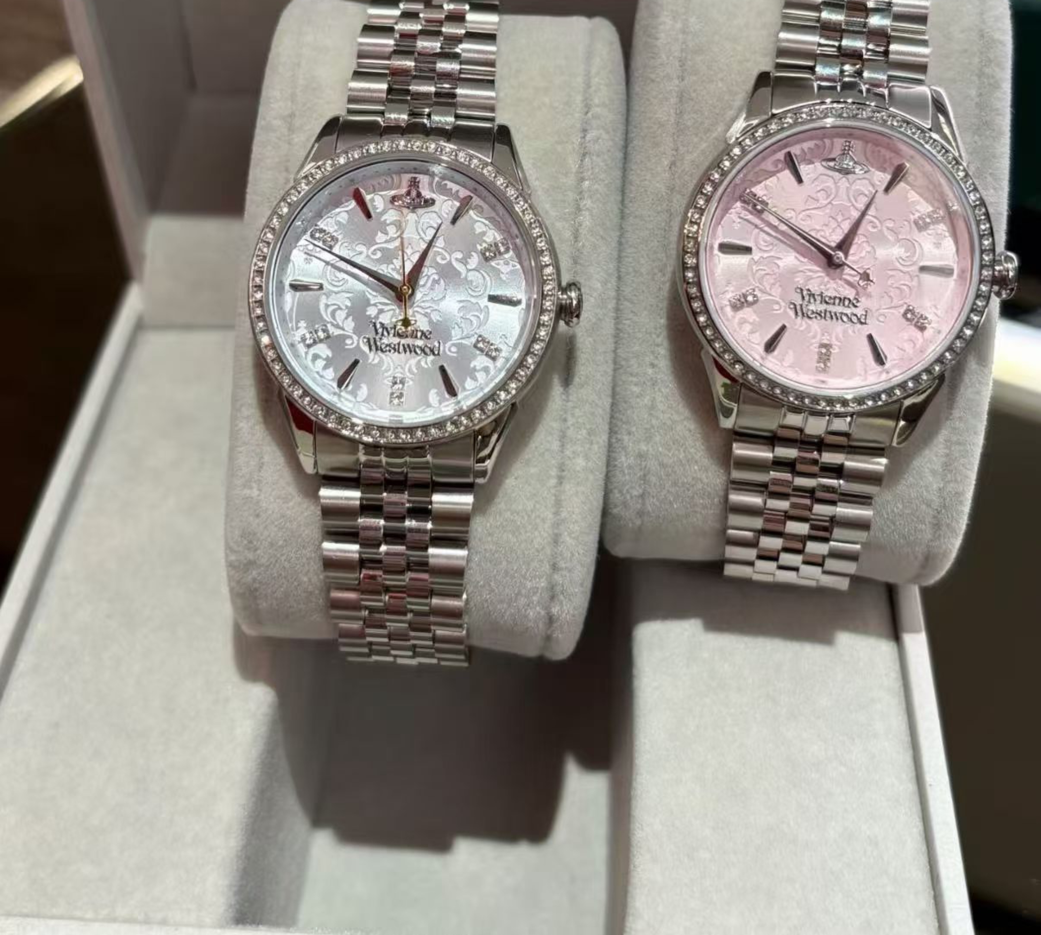 【2色入】Vivienne Westwood Little Wallace 鑽飾浮雕 32mm 碎花 不鏽鋼 手表