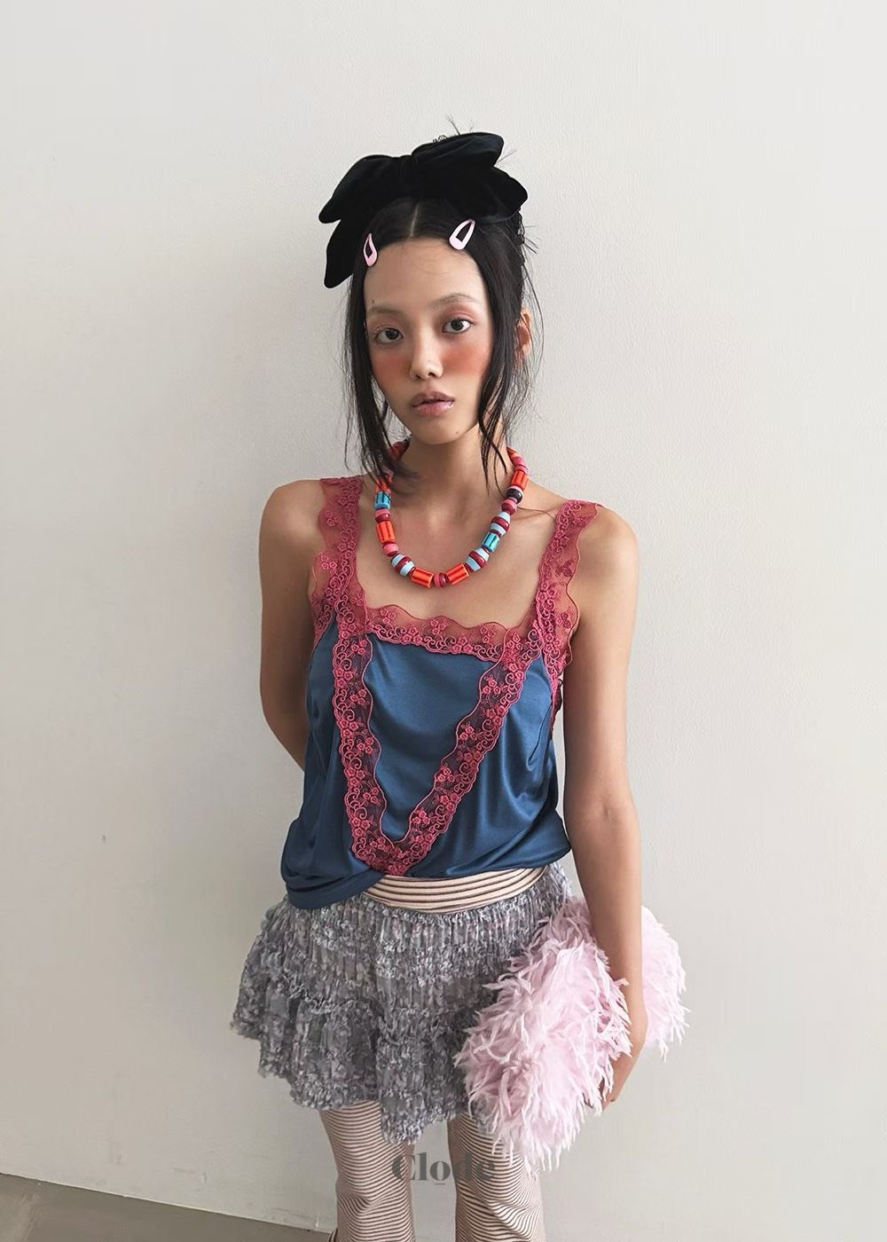 v蕾絲撞色搭配背心