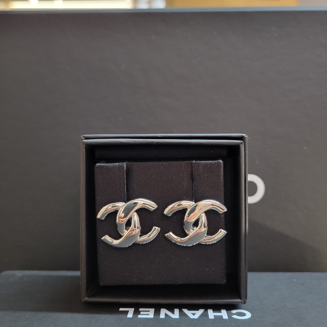 CHANEL ABF588 EARRINGS CC LOGO SILVER 2.5X2CM