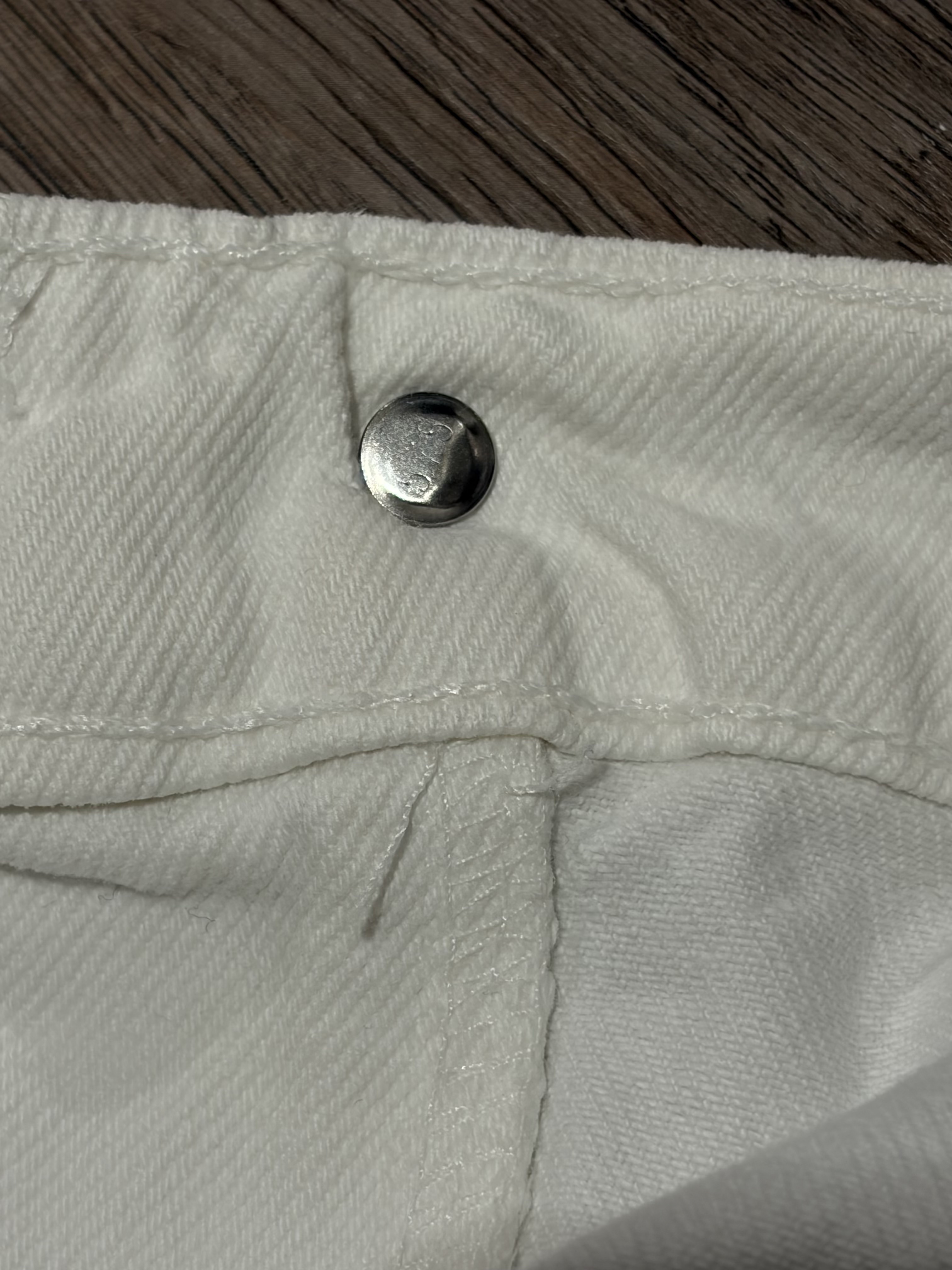 90’s Levi’s 550 White Denim Short  (MADE IN USA)