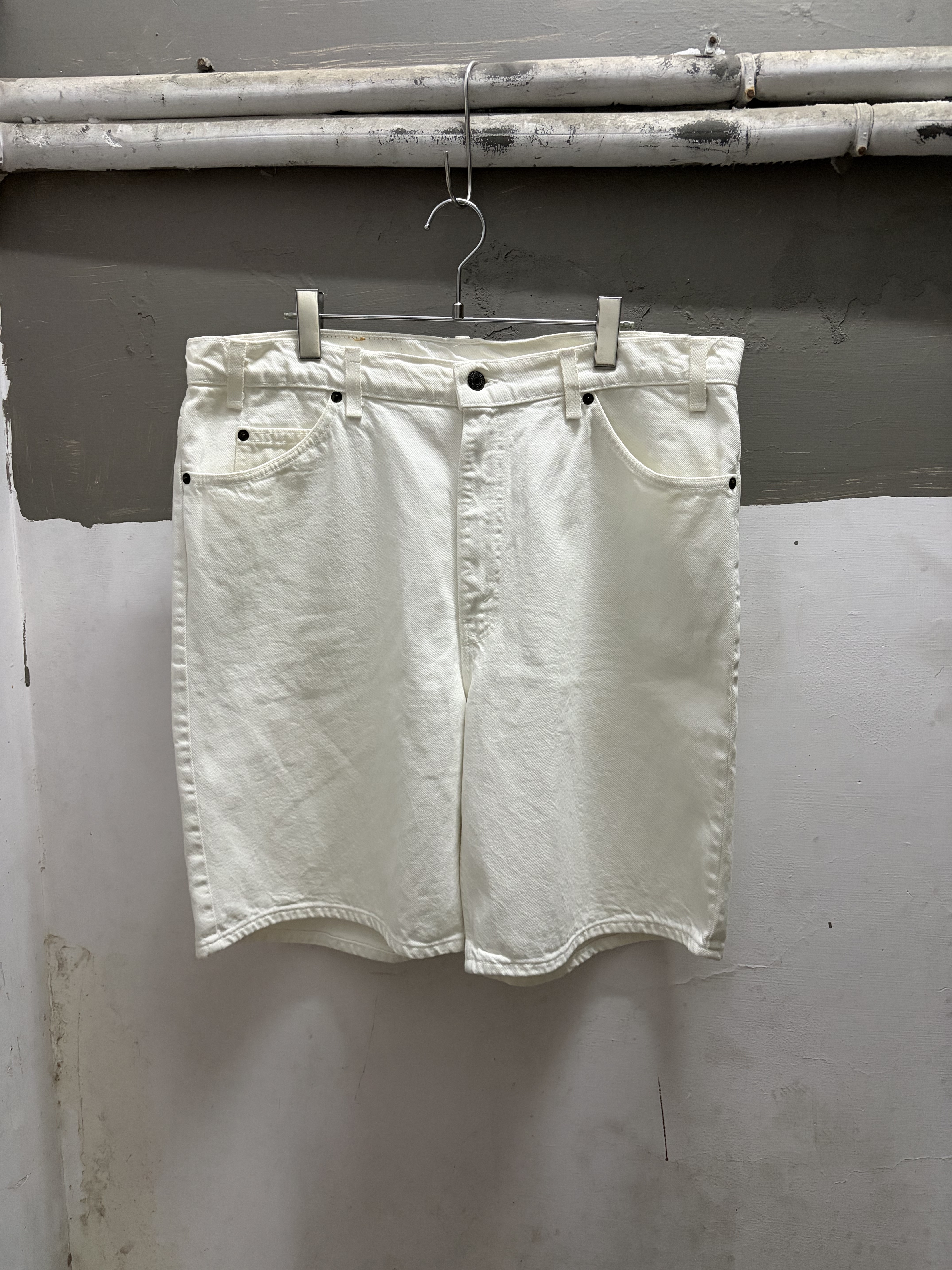 90’s Levi’s 550 White Denim Short  (MADE IN USA)