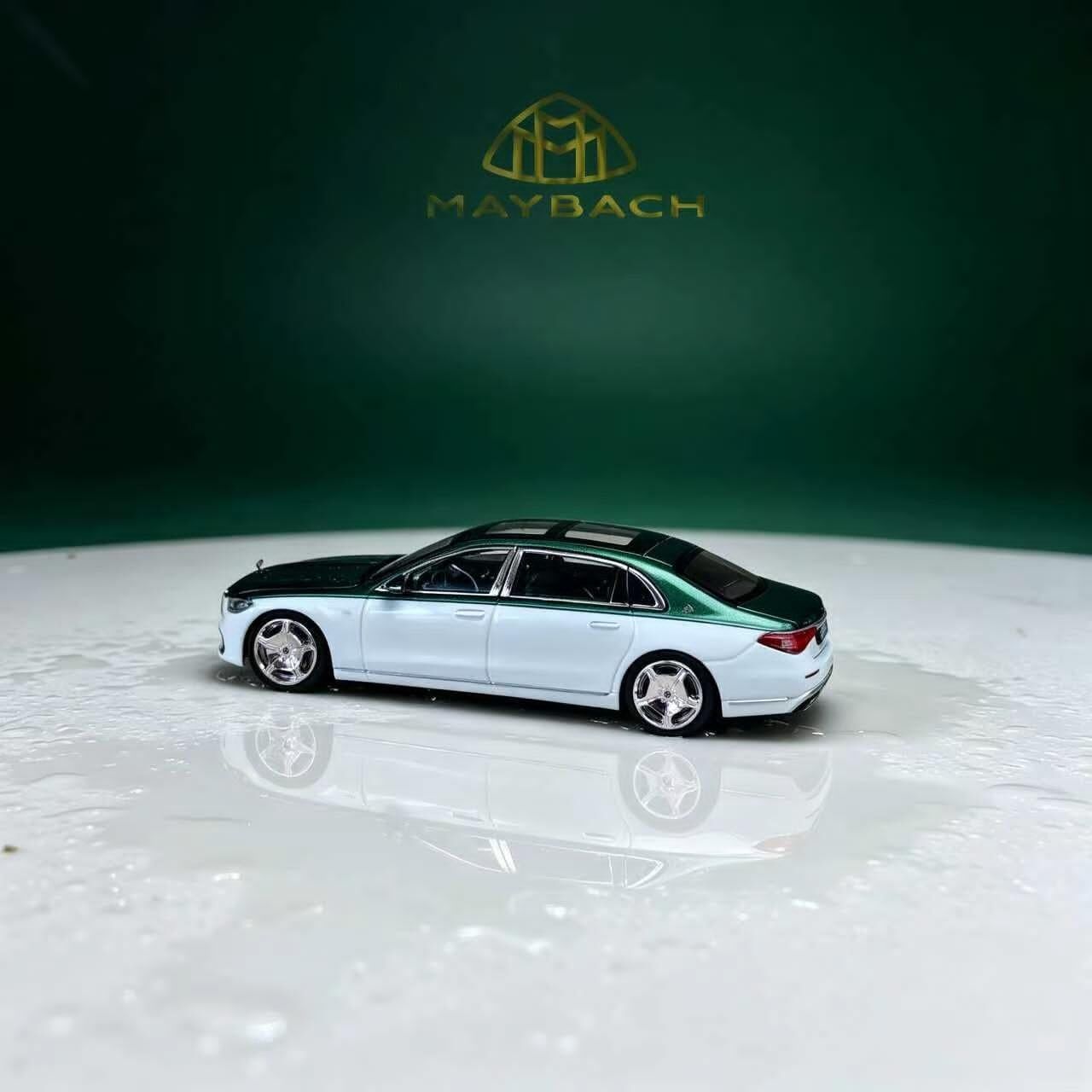預訂:1/64 Rhino Model Mercedes-Maybach S680 Green/ White (RMMMS680GW )