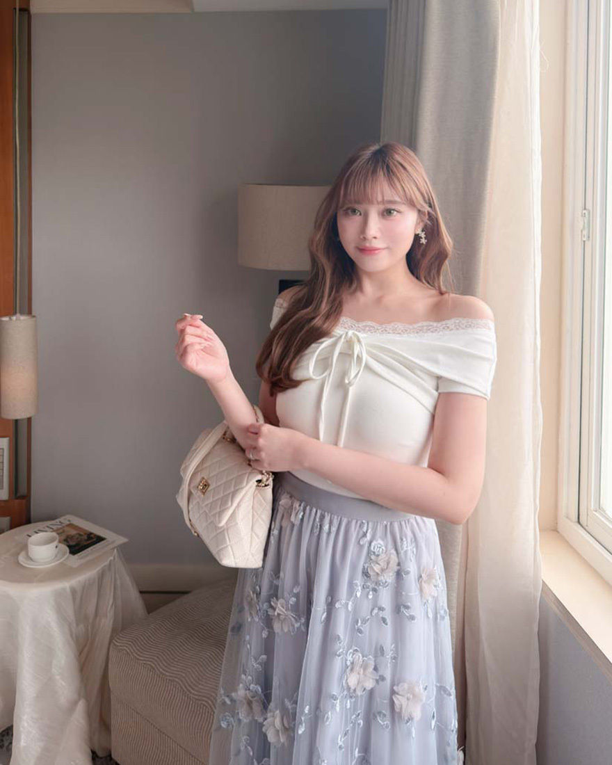 LINA LINA動人迷戀蝴蝶綁結蕾絲滾邊上衣-雲朵白