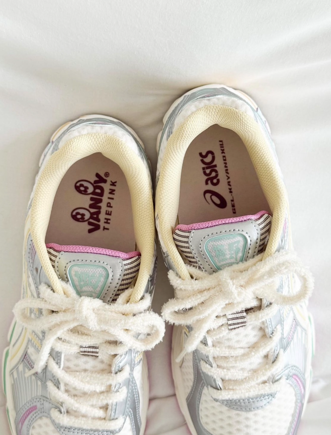 iSNEAKERS｜ASICS X VANDY THE PINK gel-kayano 12.1 香草冰淇淋 小花咬標 聯名款 1203B302-100